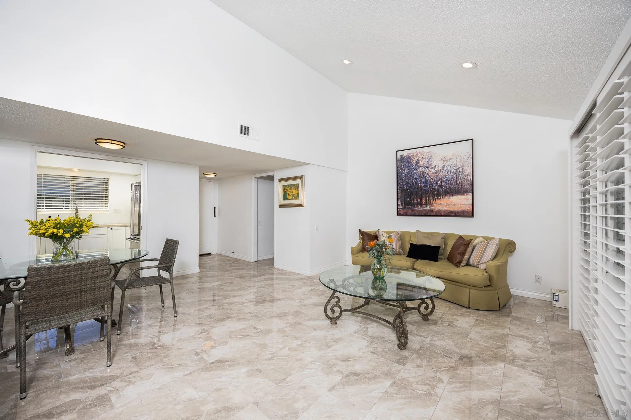 Photo #5: 240025168 Listing 