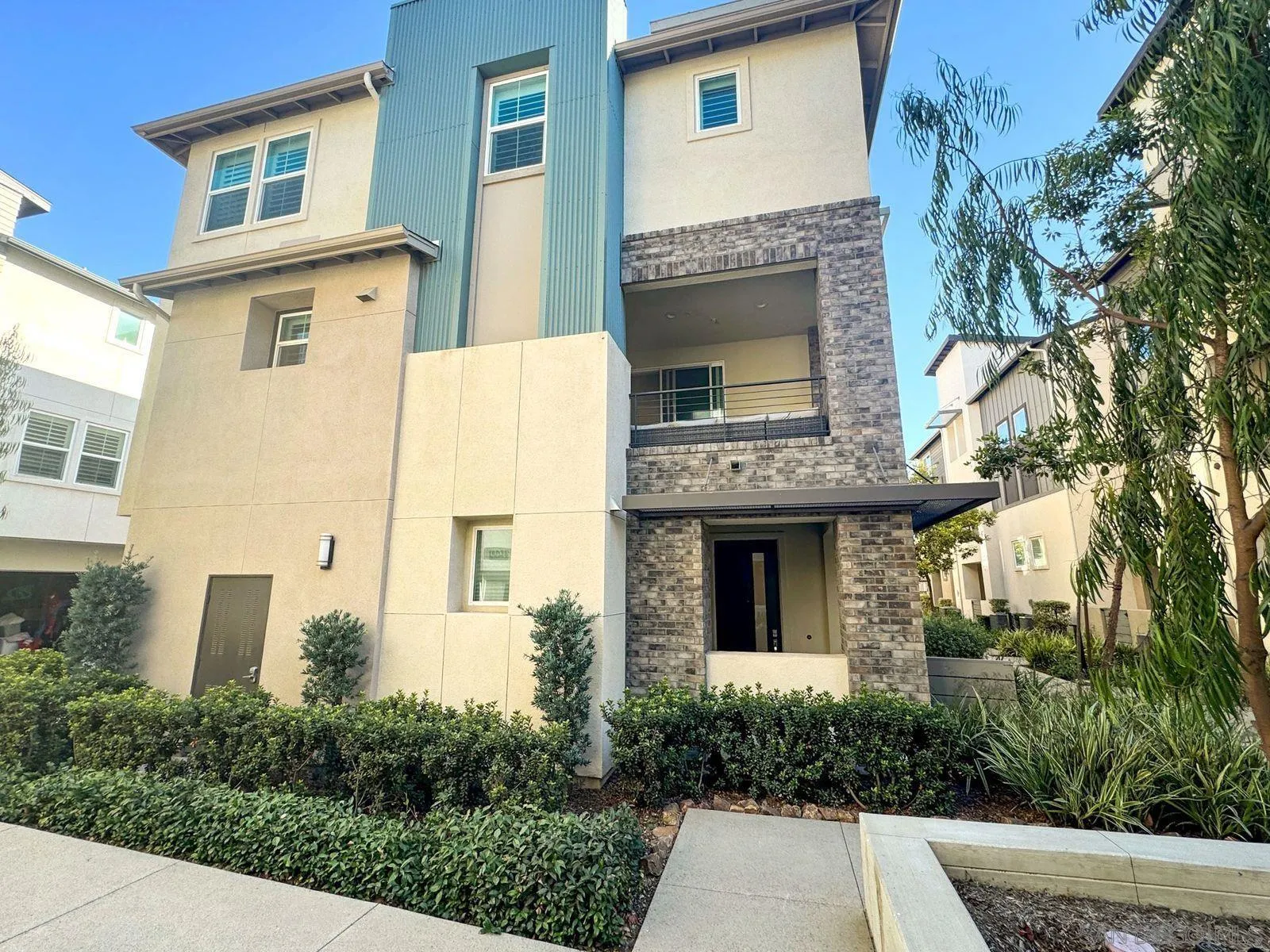 Photo #2: 240025197 Listing 
