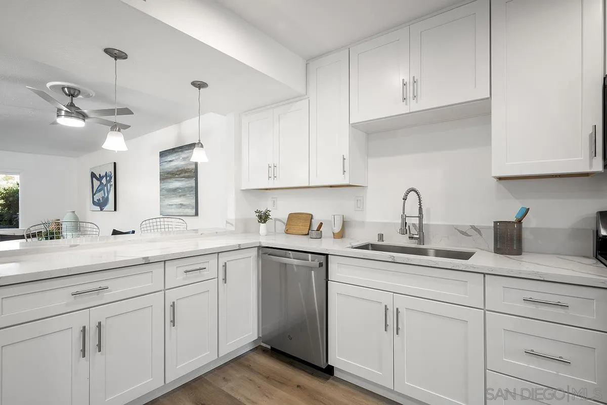 Photo #2: 240025213 Listing 