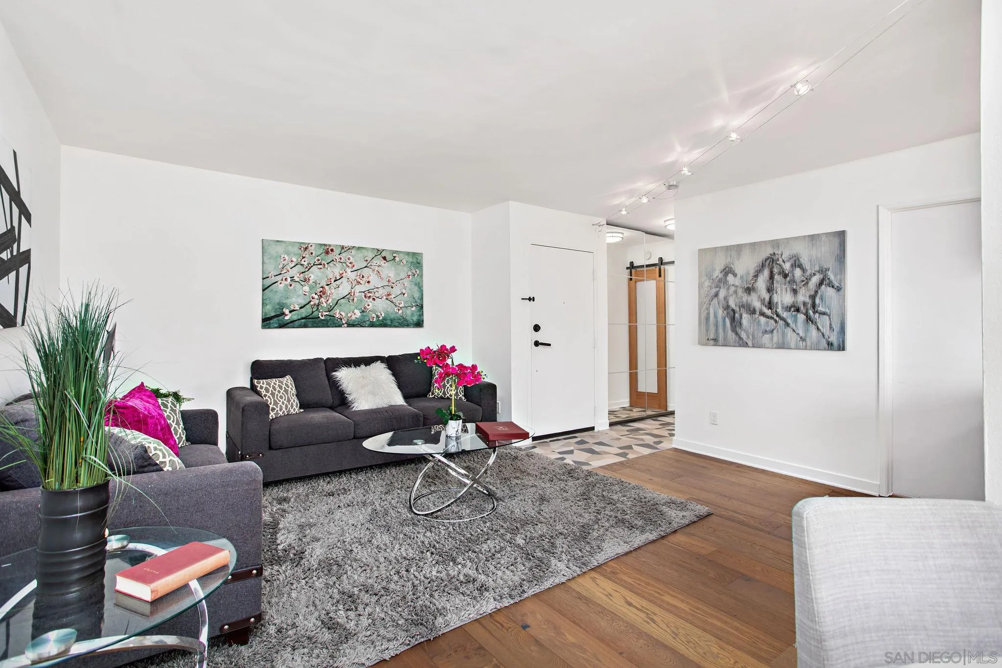 Photo #2: 240025278 Listing 