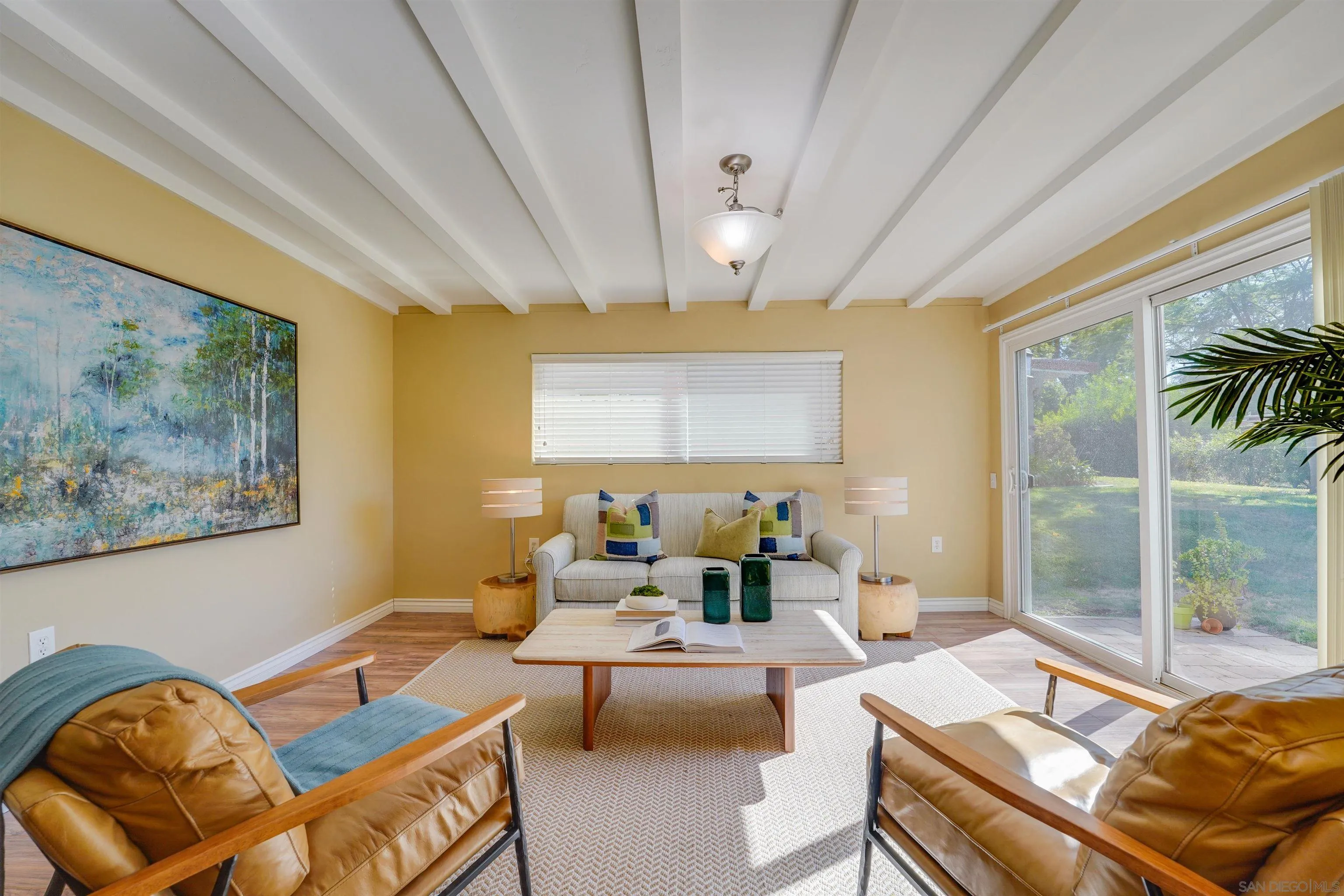 Photo #2: 240025329 Listing 