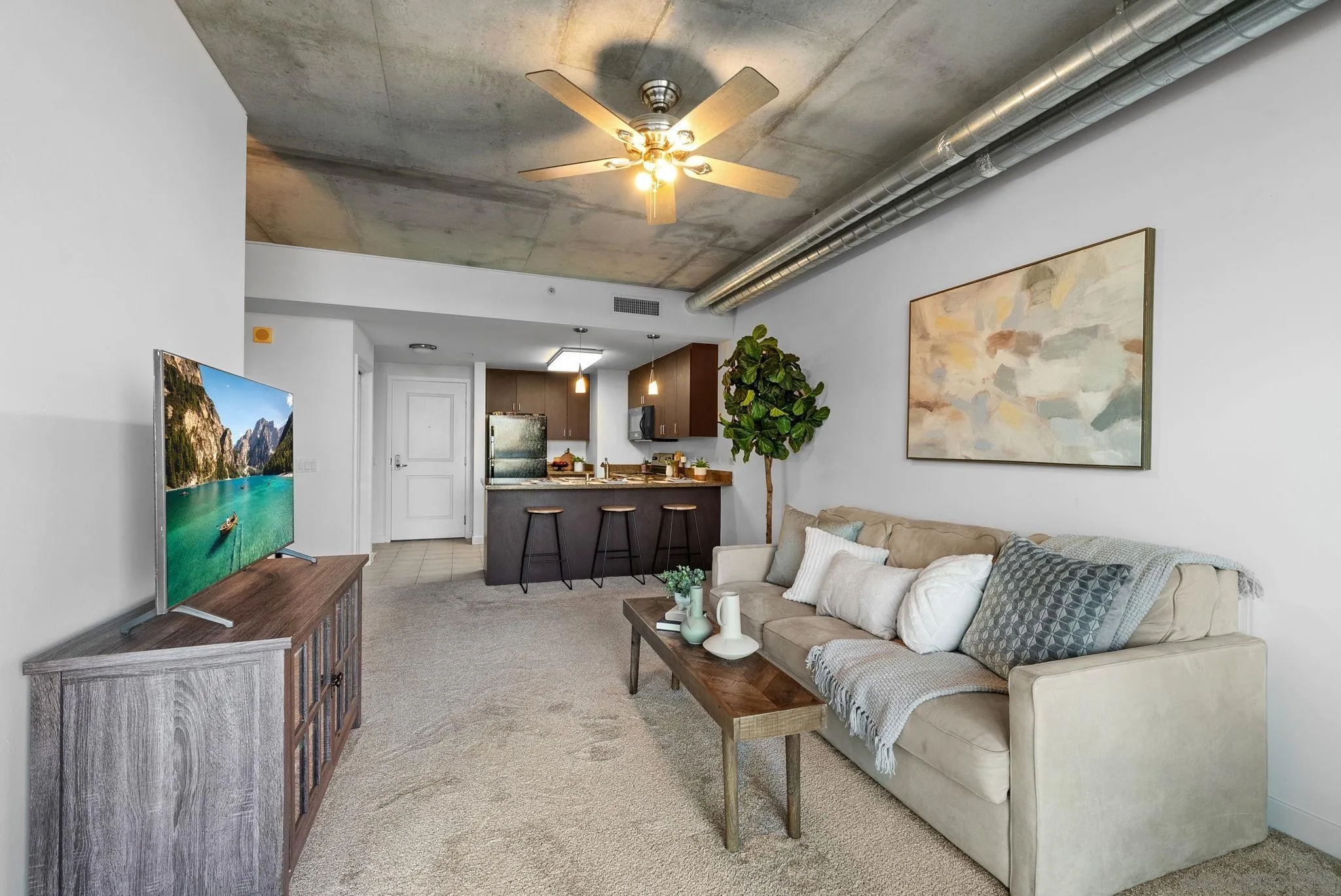 Photo #2: 240025347 Listing 
