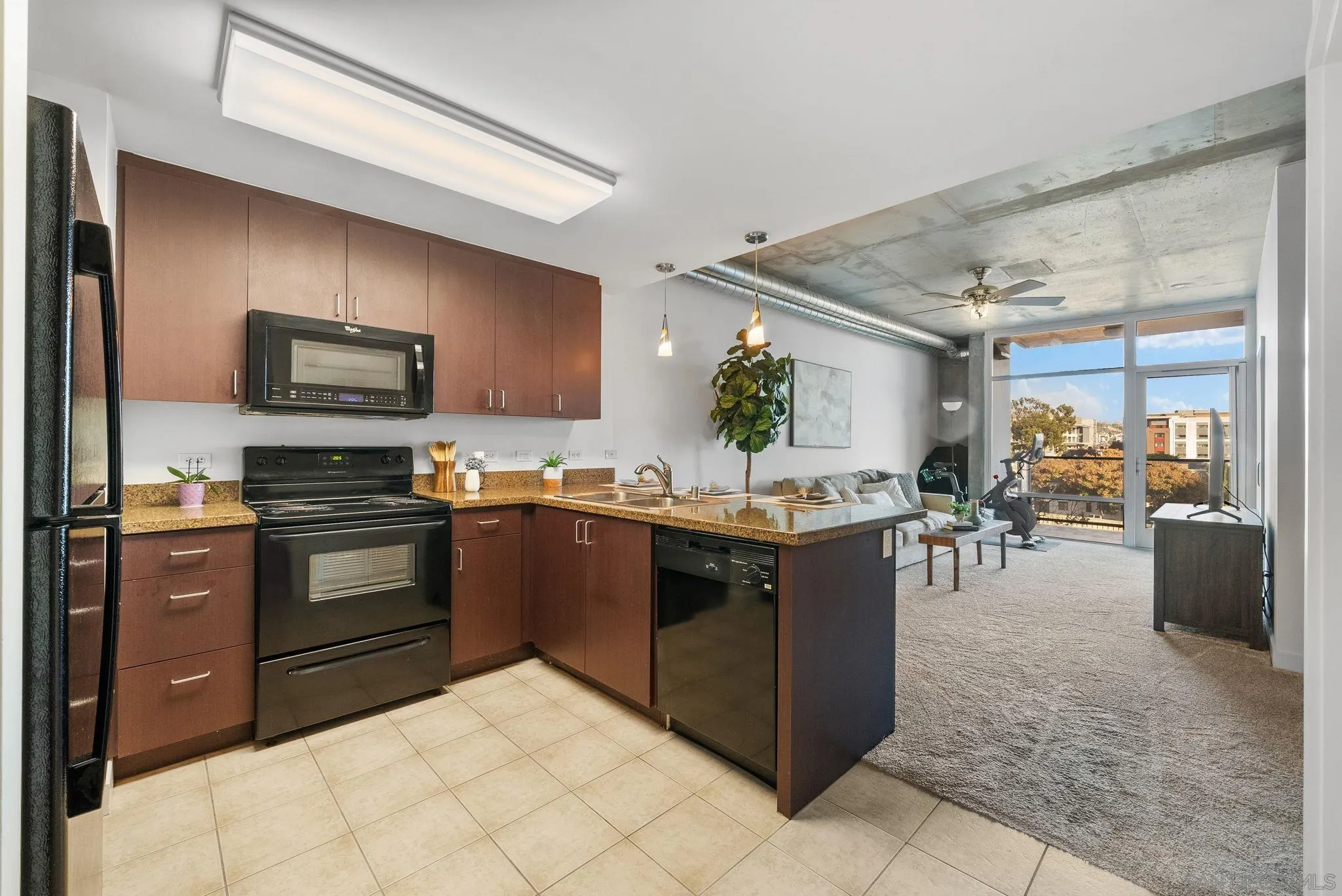 Photo #3: 240025347 Listing 