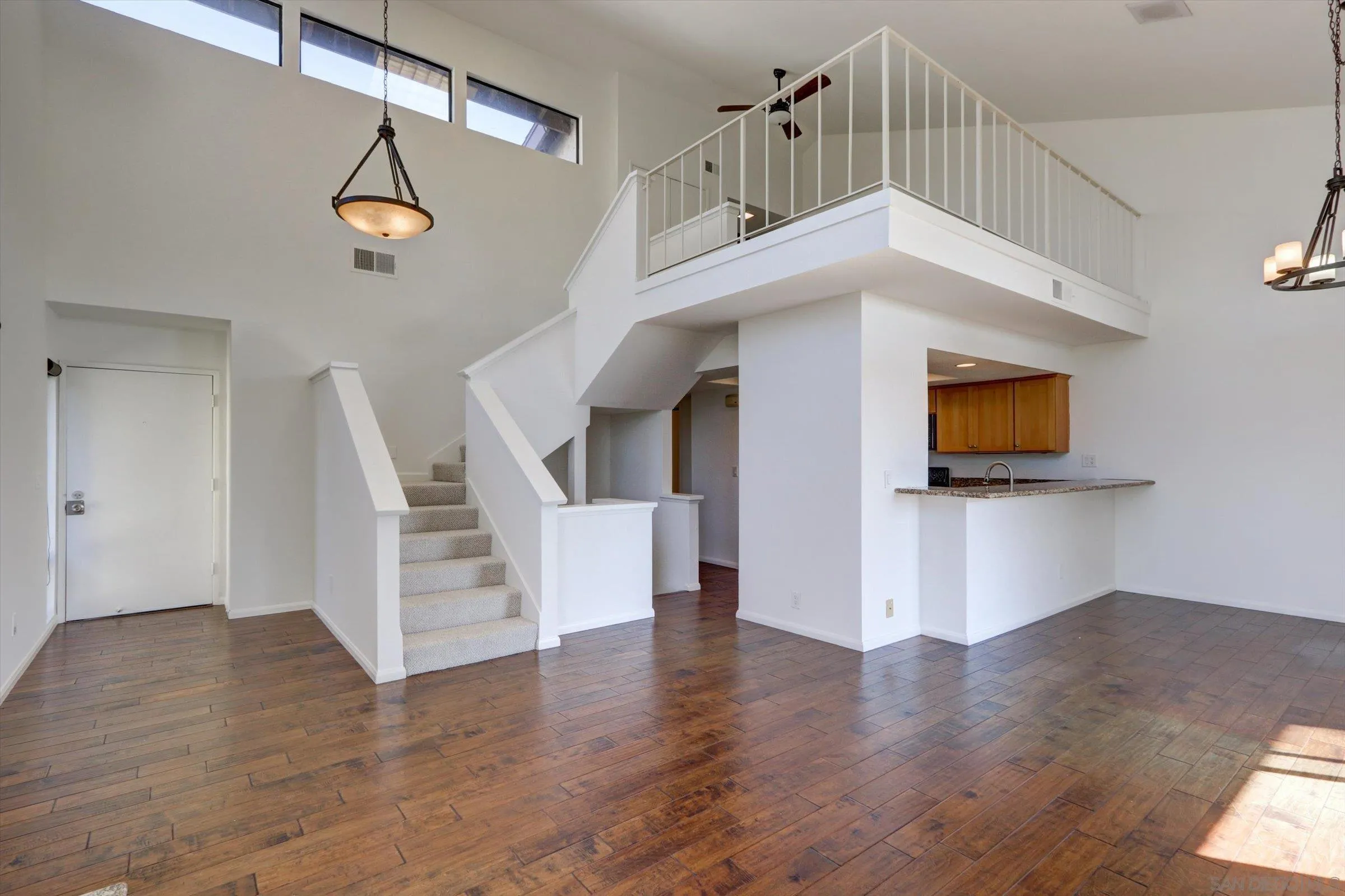 Photo #2: 240025412 Listing 