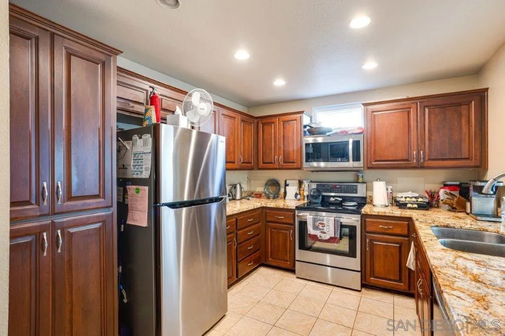 Photo #3: 240025510 Listing 