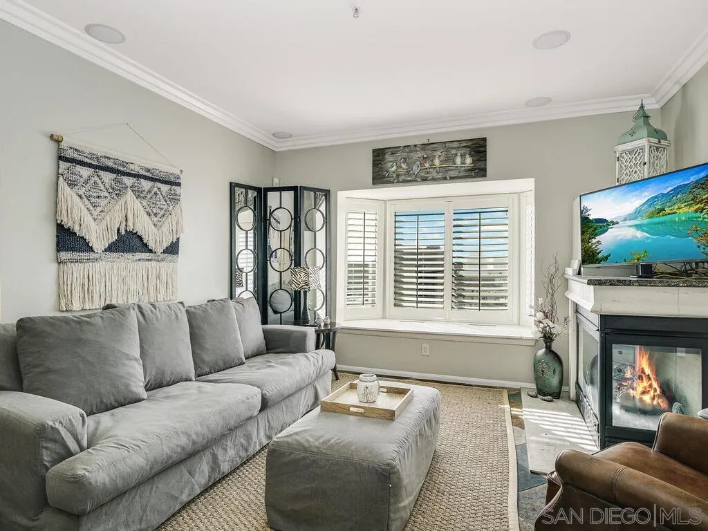 Photo #5: 240025619 Listing 