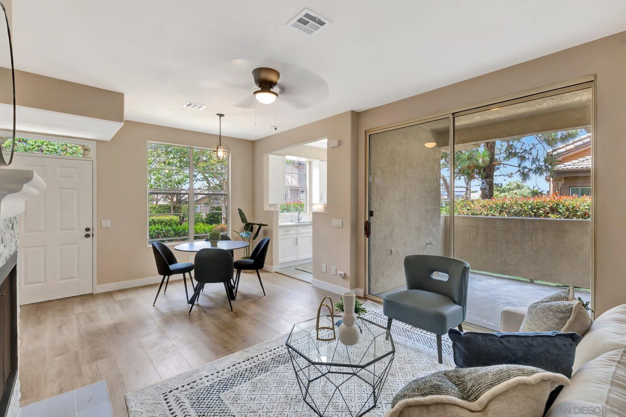 Photo #5: 240025631 Listing 