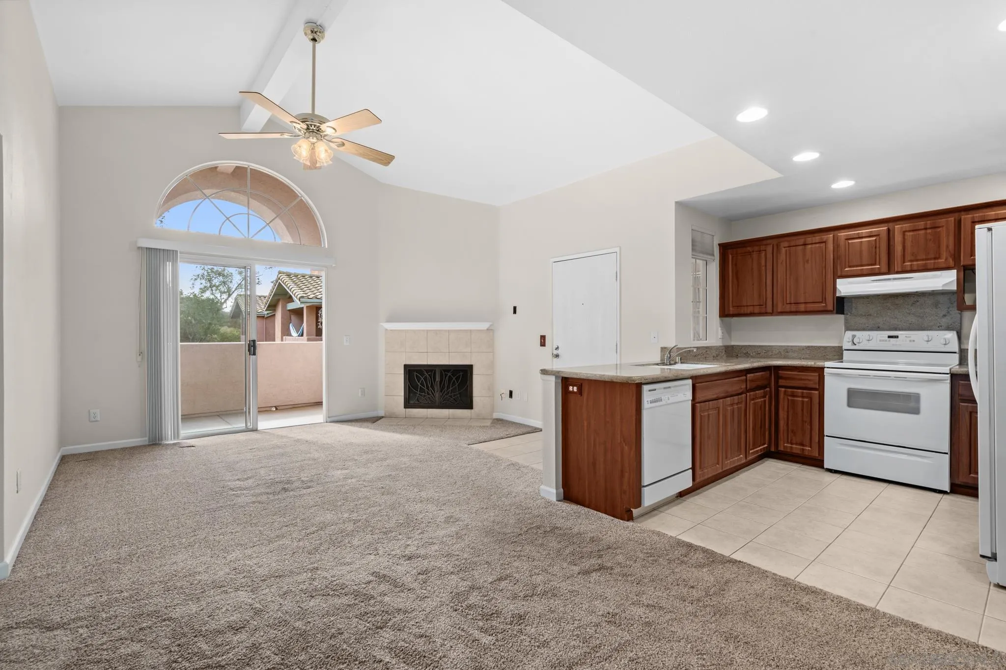 Photo #5: 240025660 Listing 