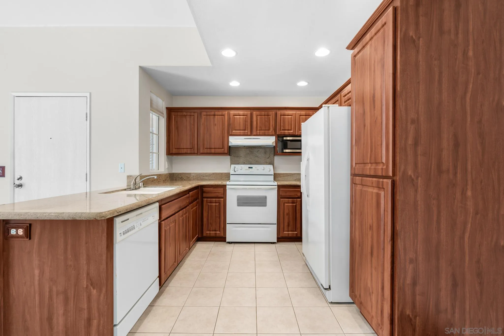 Photo #6: 240025660 Listing 