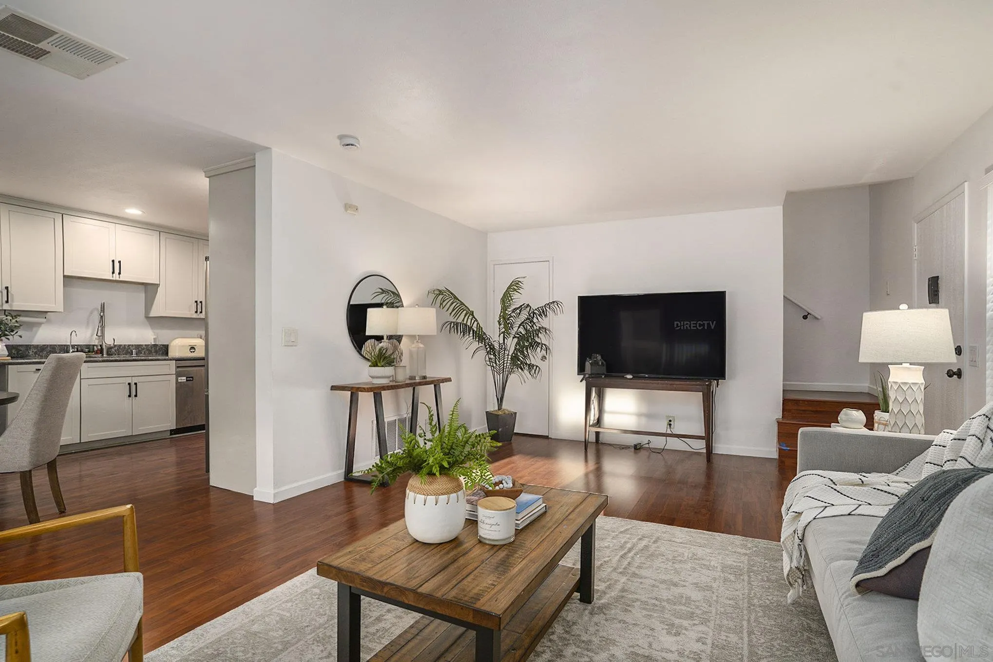 Photo #3: 240025824 Listing 