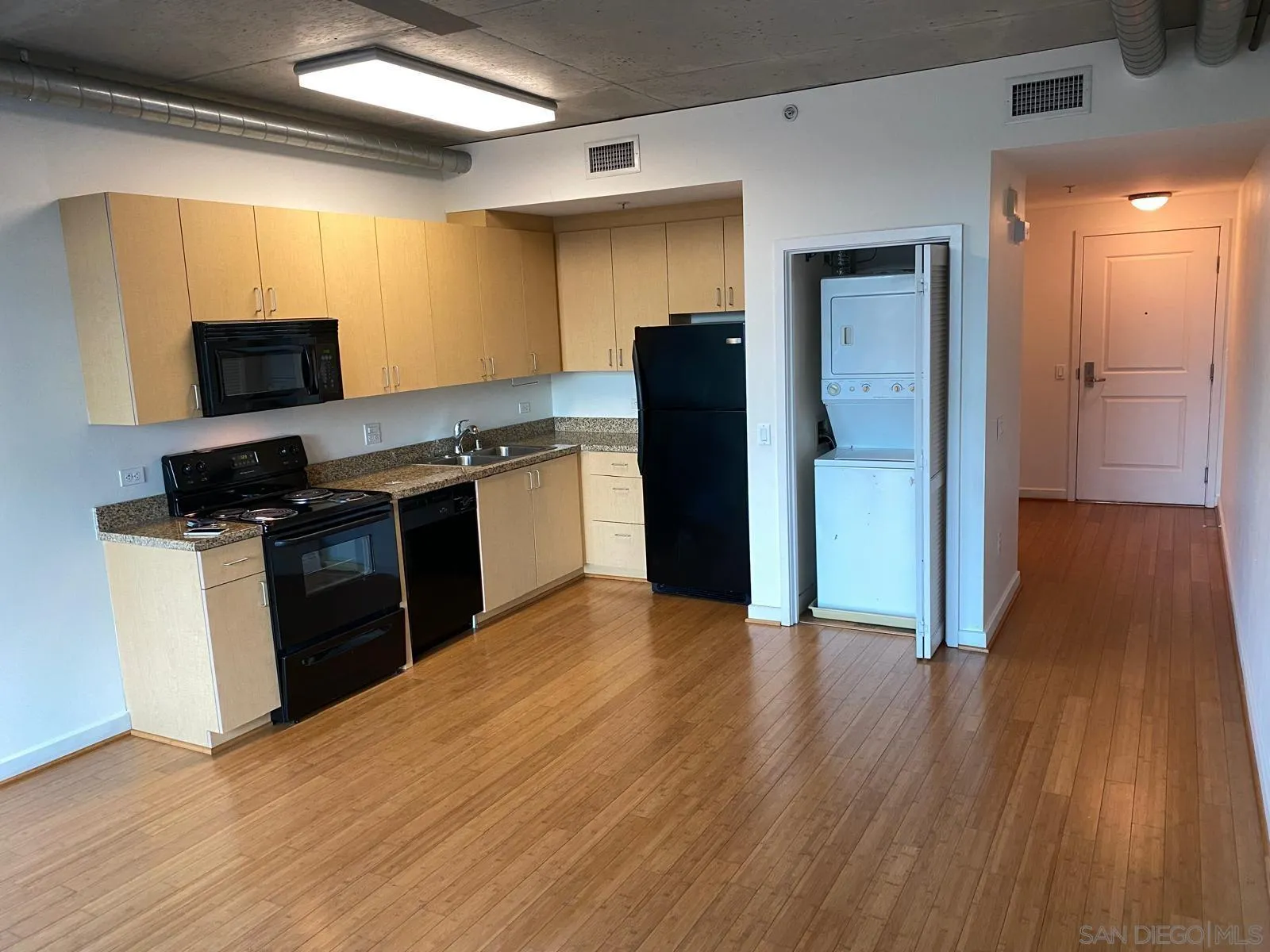 Photo #2: 240025834 Listing 