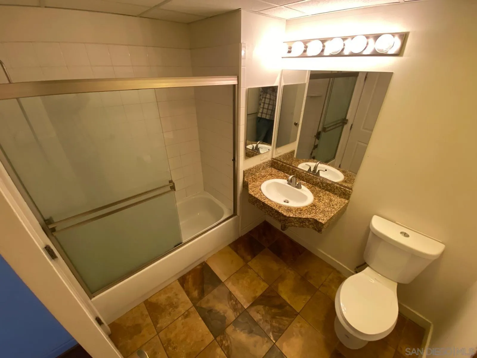 Photo #5: 240025834 Listing 