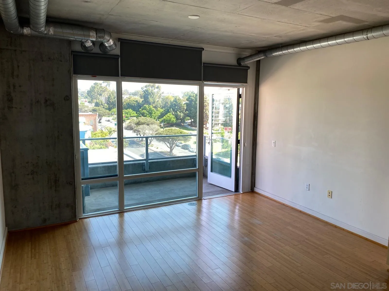 Photo #4: 240025834 Listing 