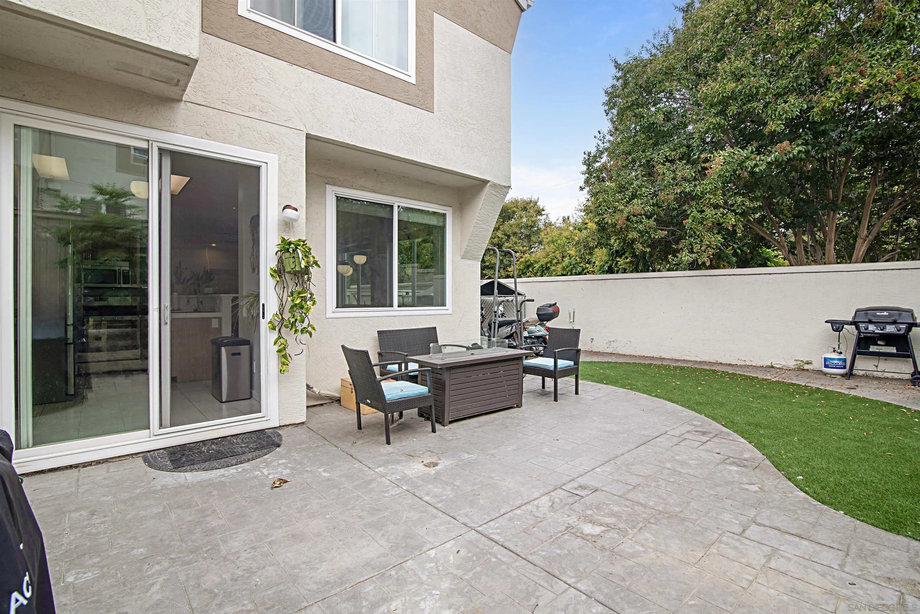 Photo #2: 240025841 Listing 