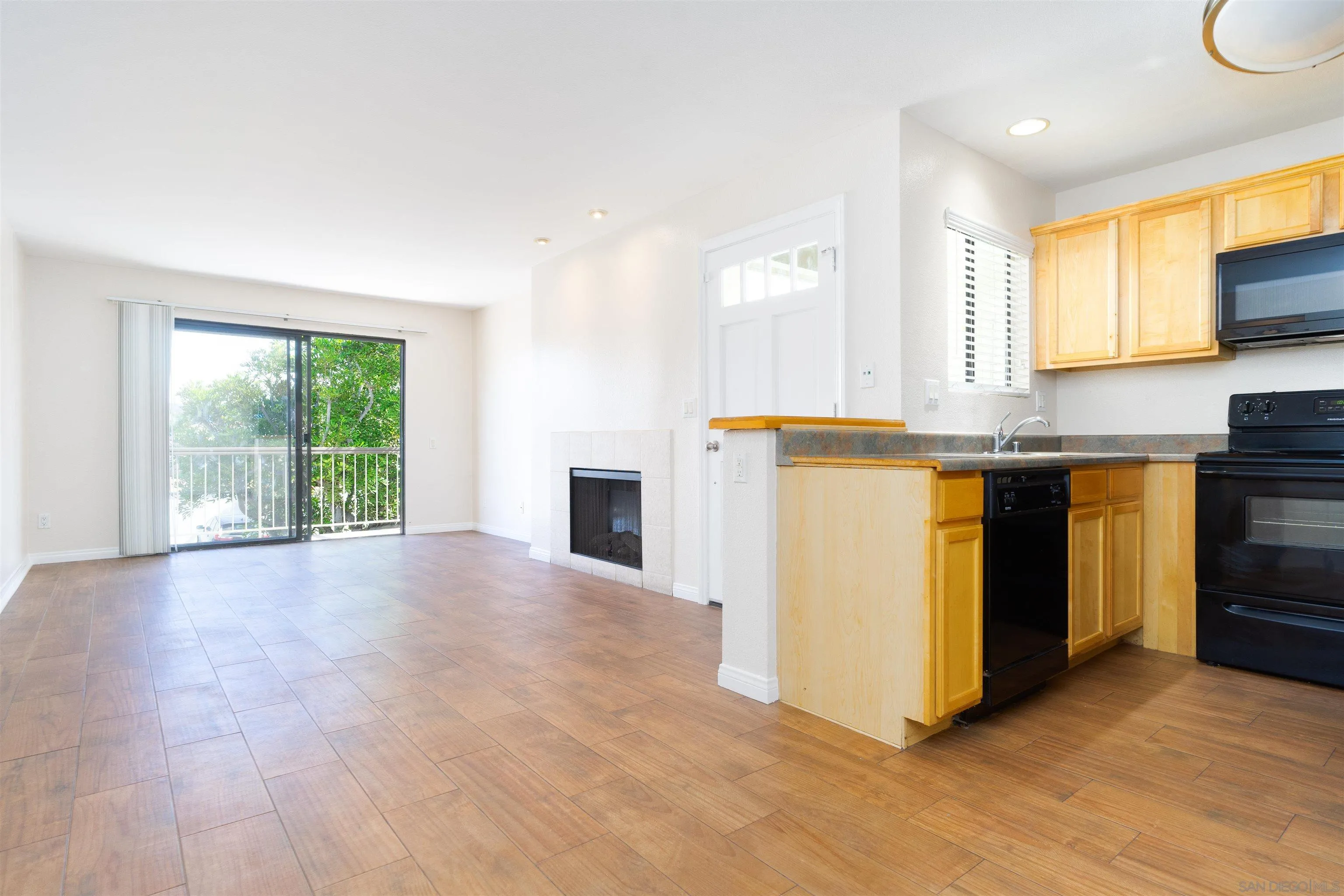 Photo #3: 240026010 Listing 