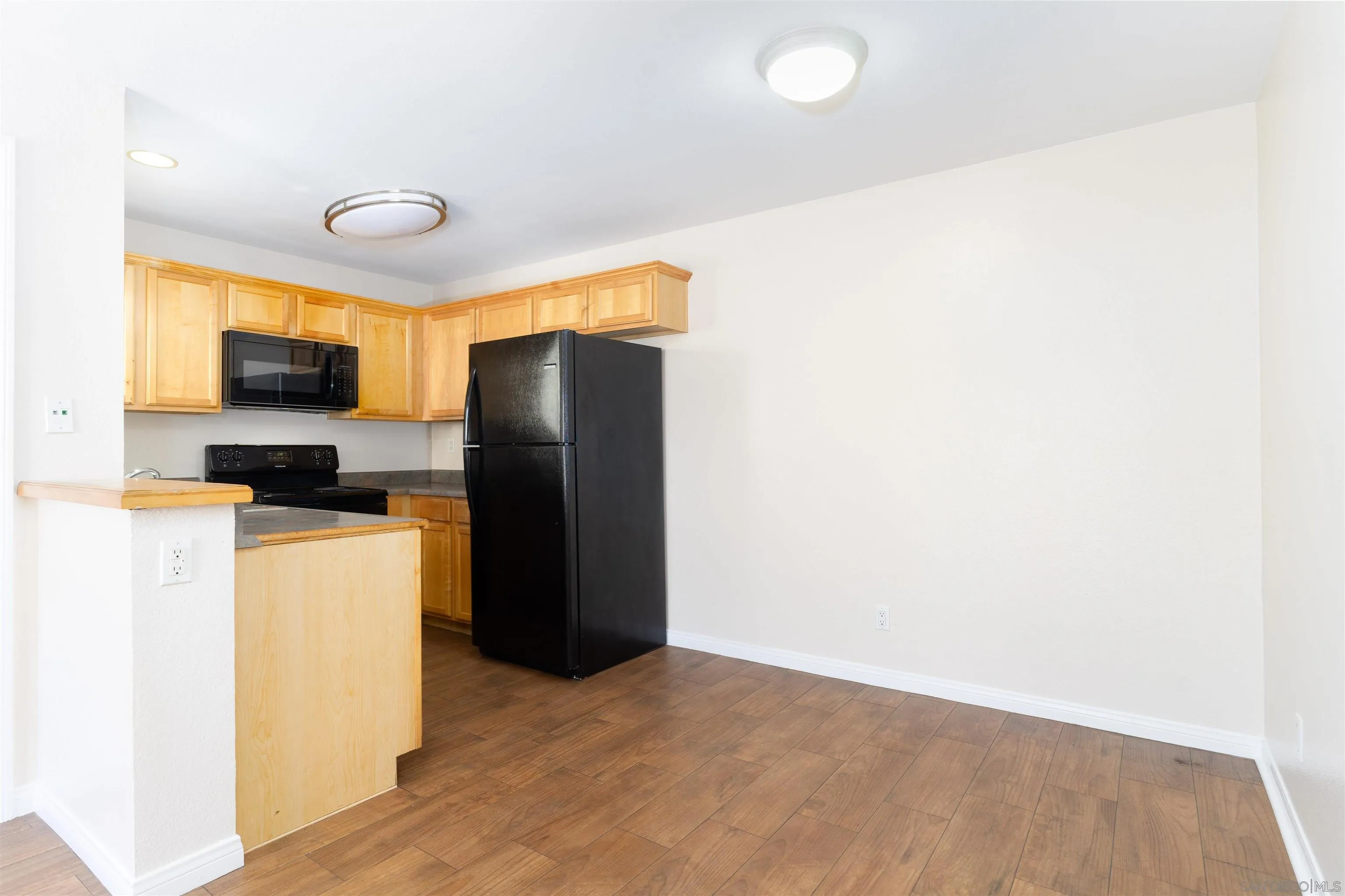 Photo #5: 240026010 Listing 