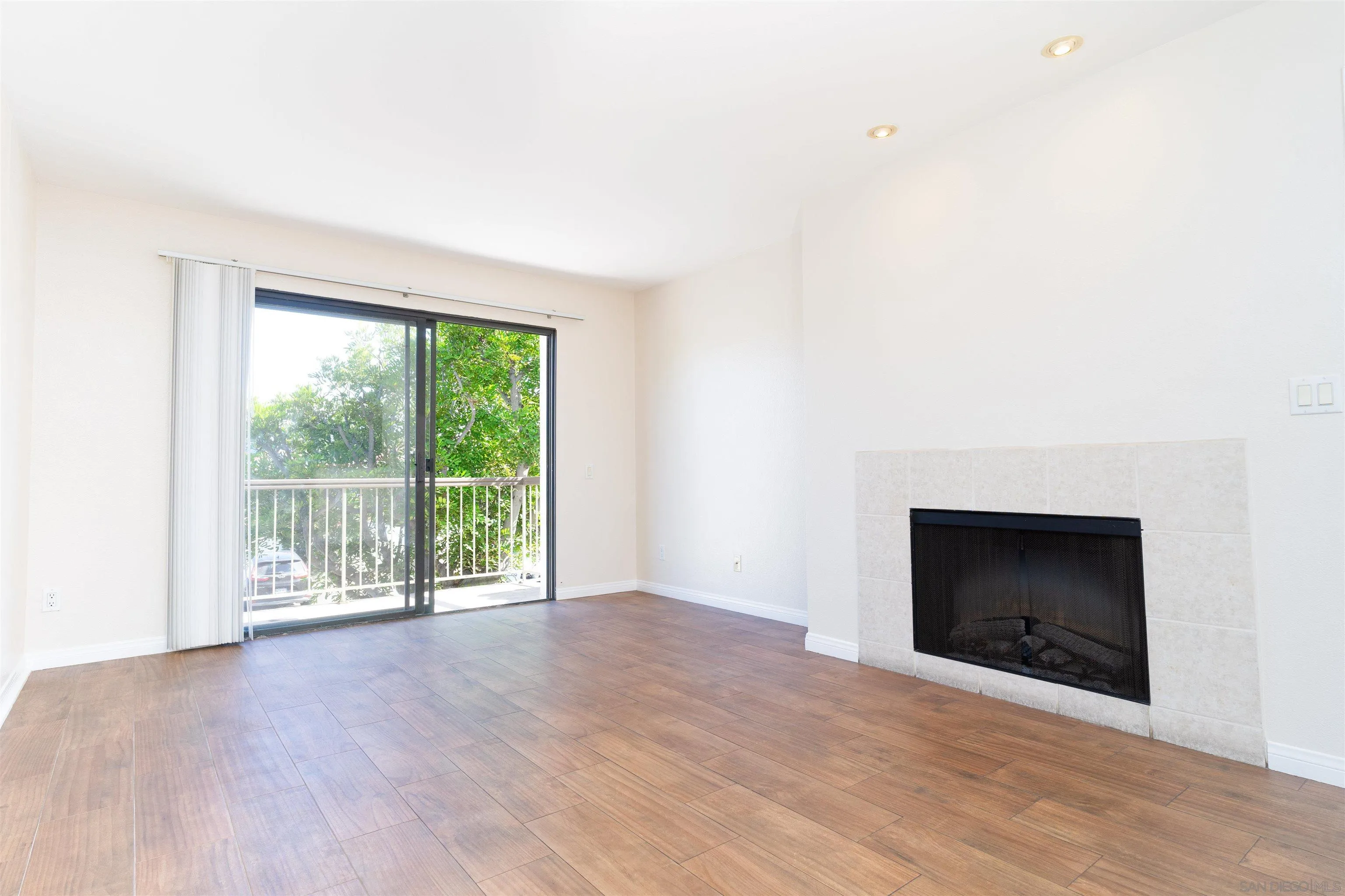 Photo #2: 240026010 Listing 