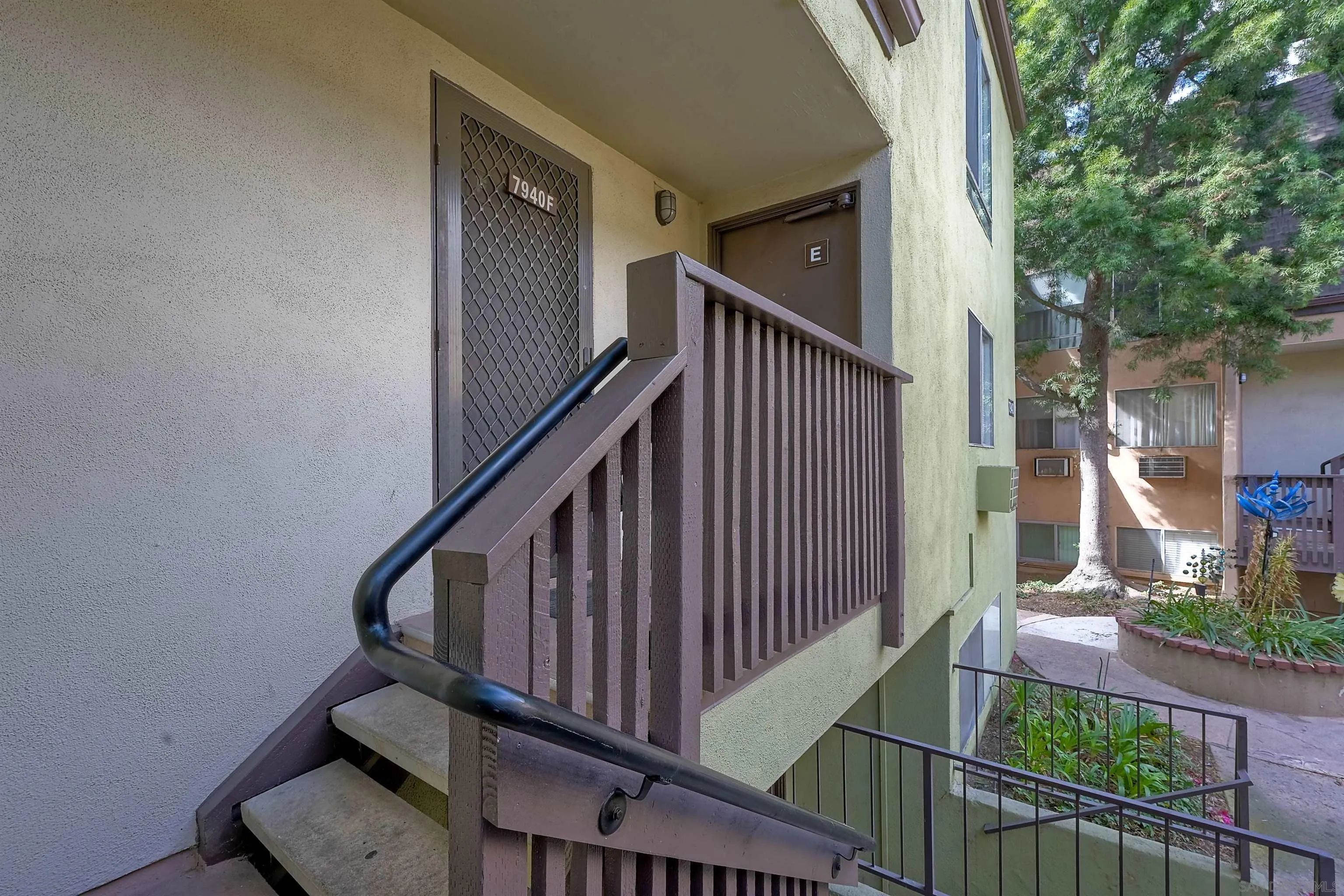 Photo #3: 240026012 Listing 