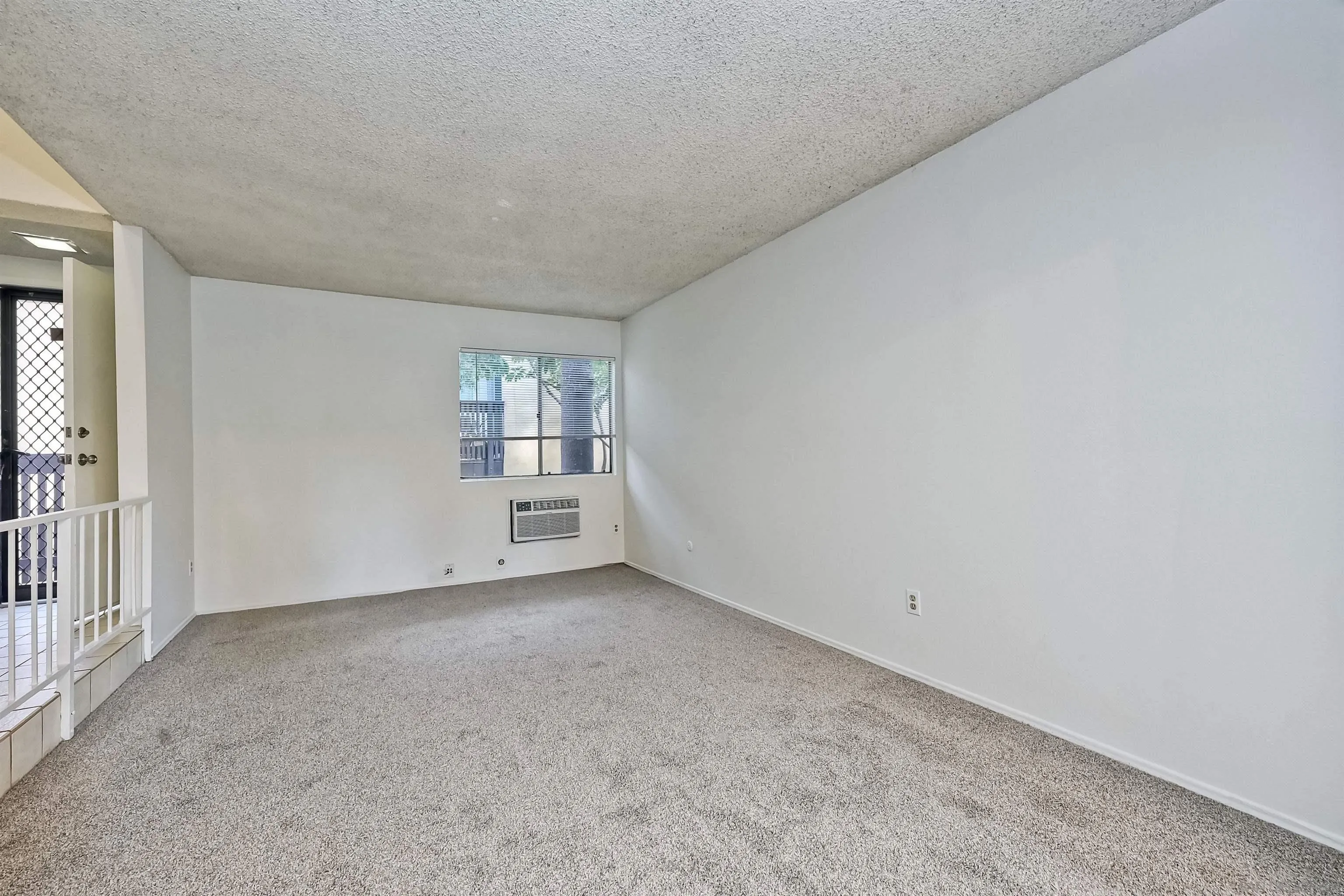 Photo #5: 240026012 Listing 