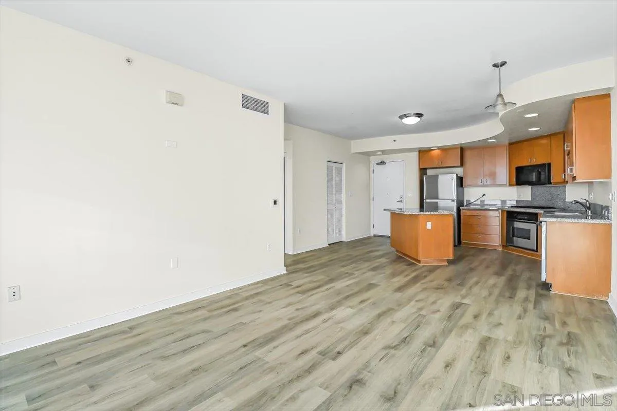 Photo #25: 240026021 Listing: Photo #25
