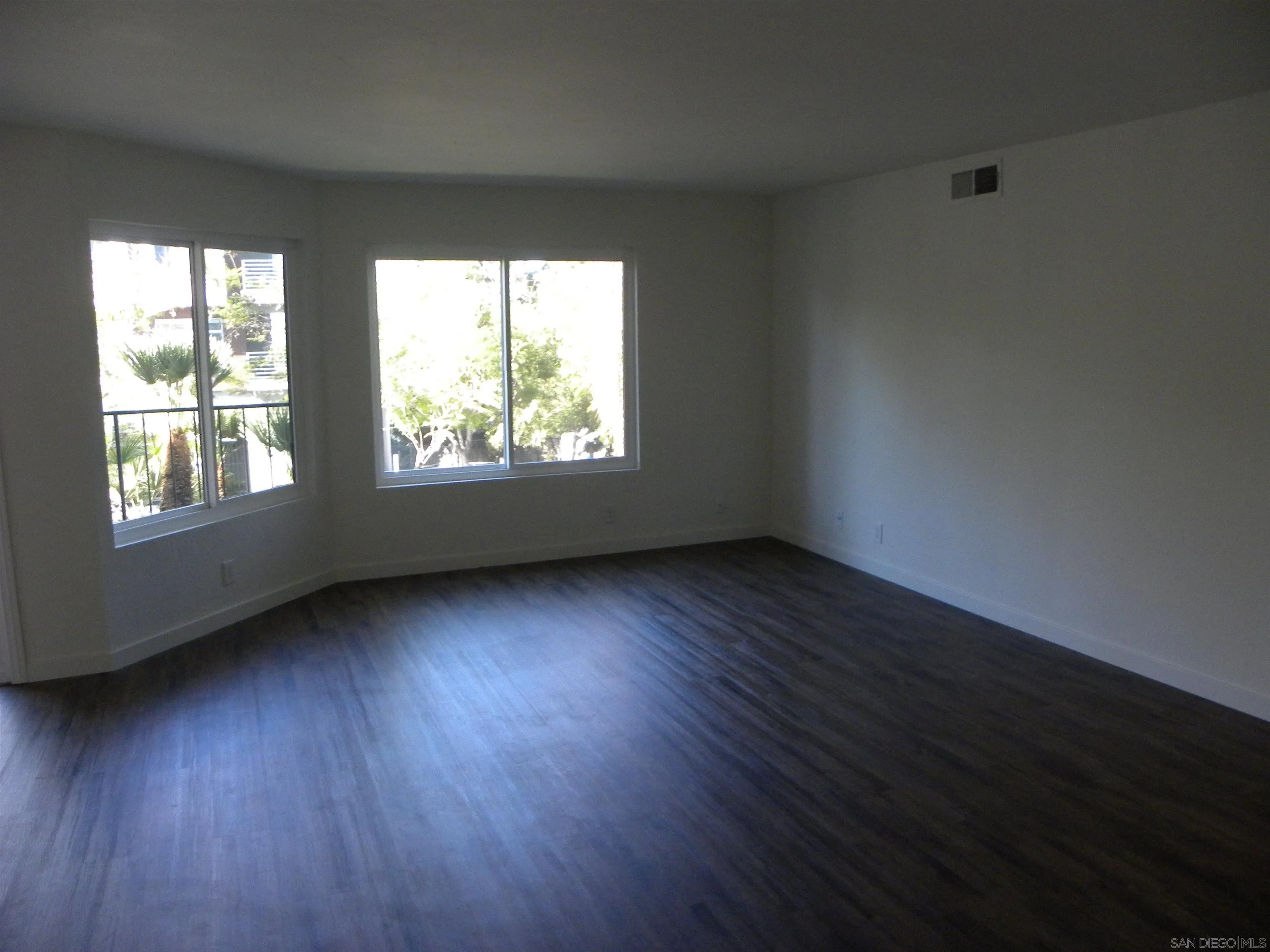 Photo #4: 240026037 Listing 