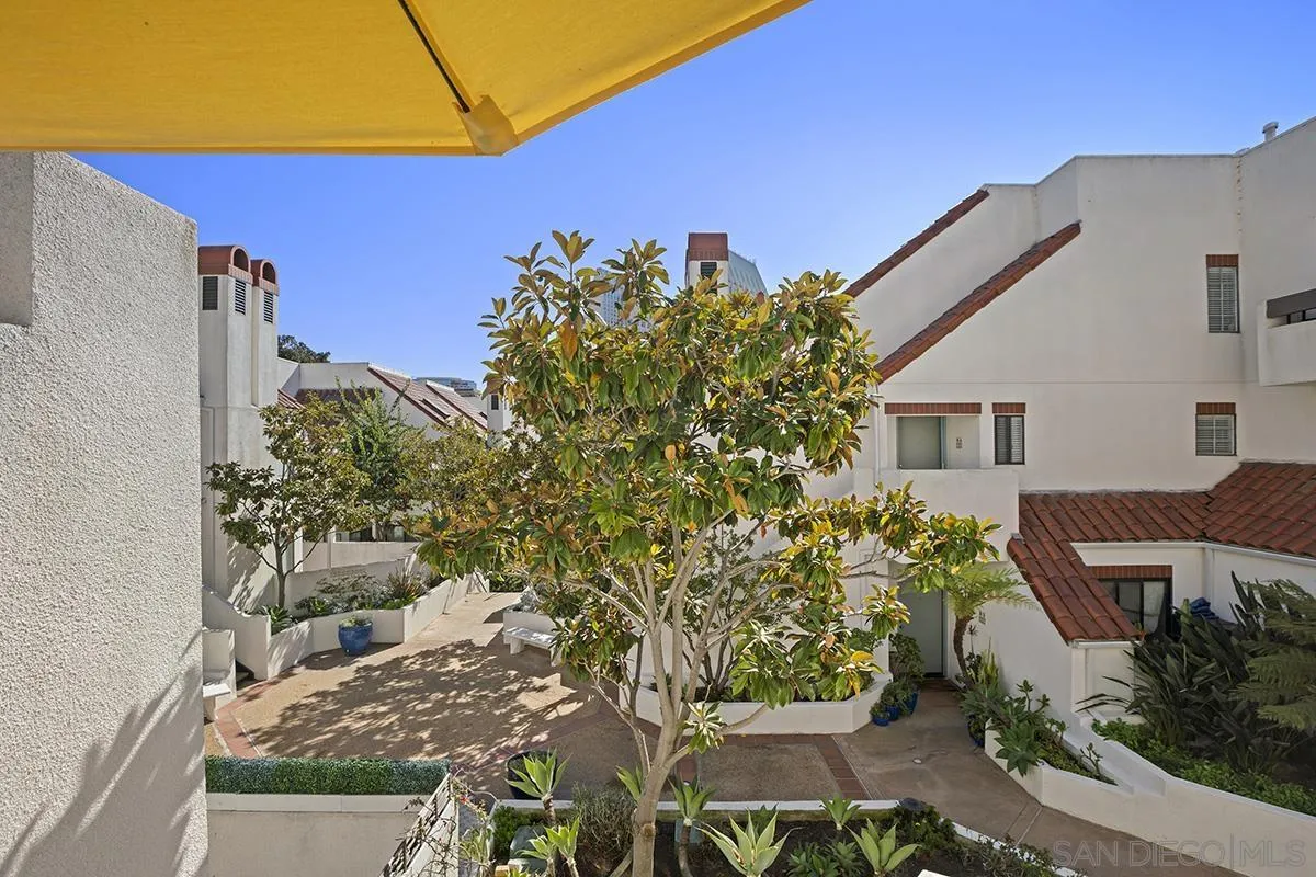 Photo #3: 240026067 Listing 