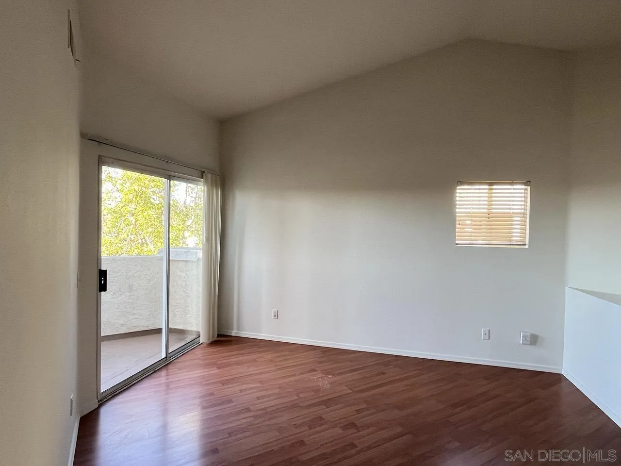 Photo #5: 240026073 Listing 