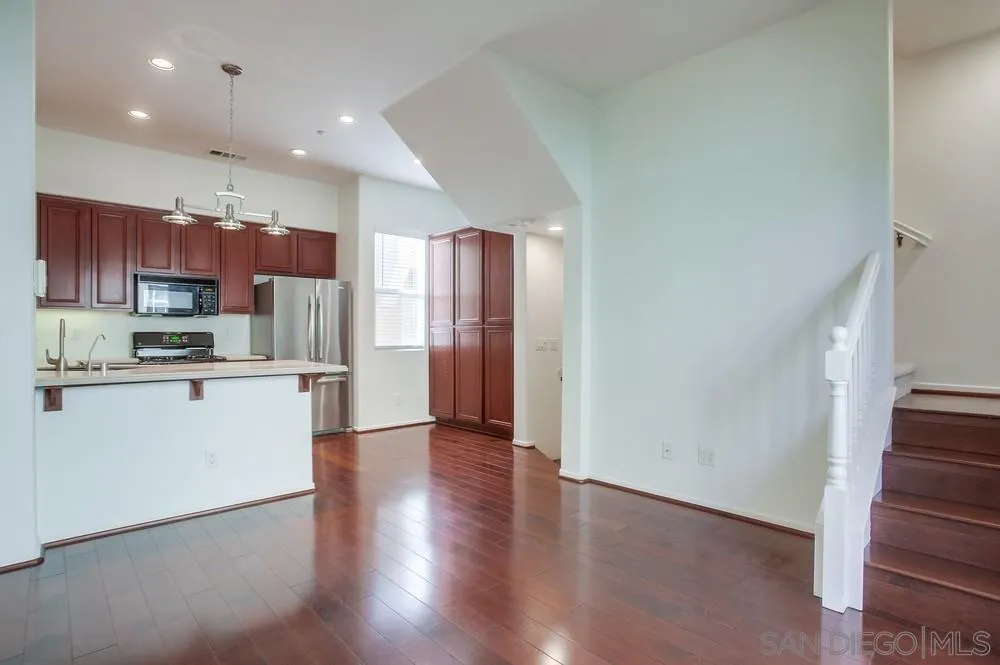 Photo #4: 240026096 Listing 