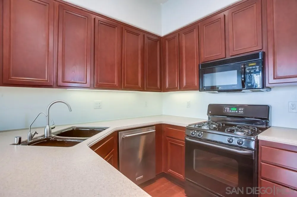 Photo #6: 240026096 Listing 