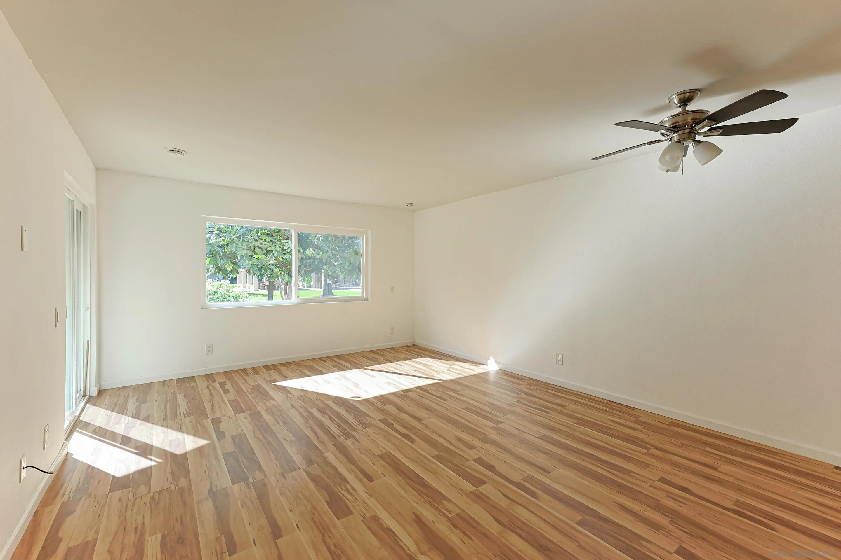 Photo #5: 240026148 Listing 