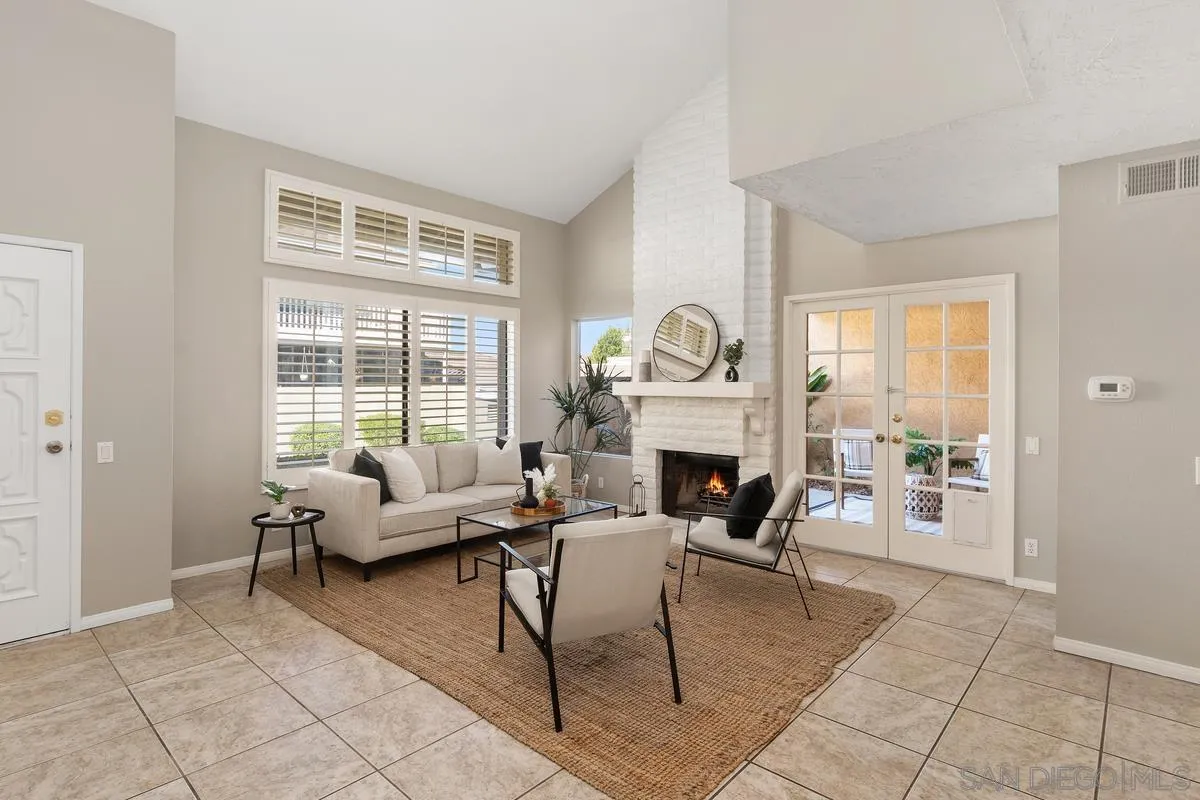 Photo #2: 240026377 Listing 