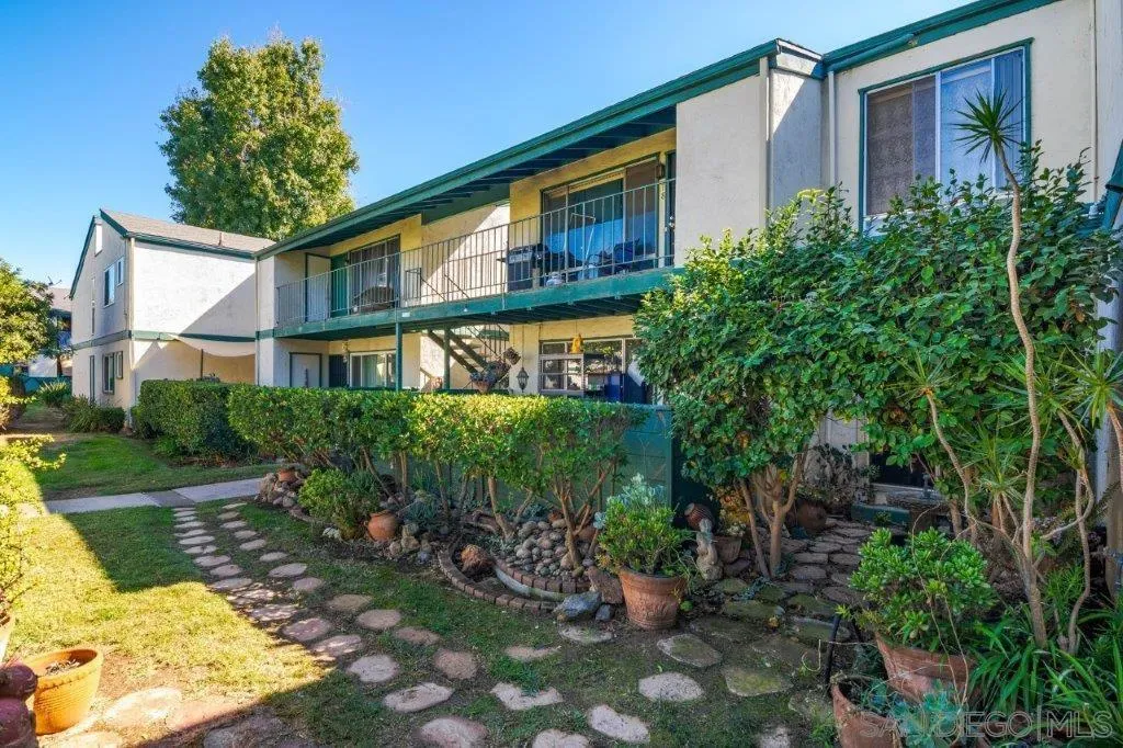 Photo #3: 240026456 Listing 