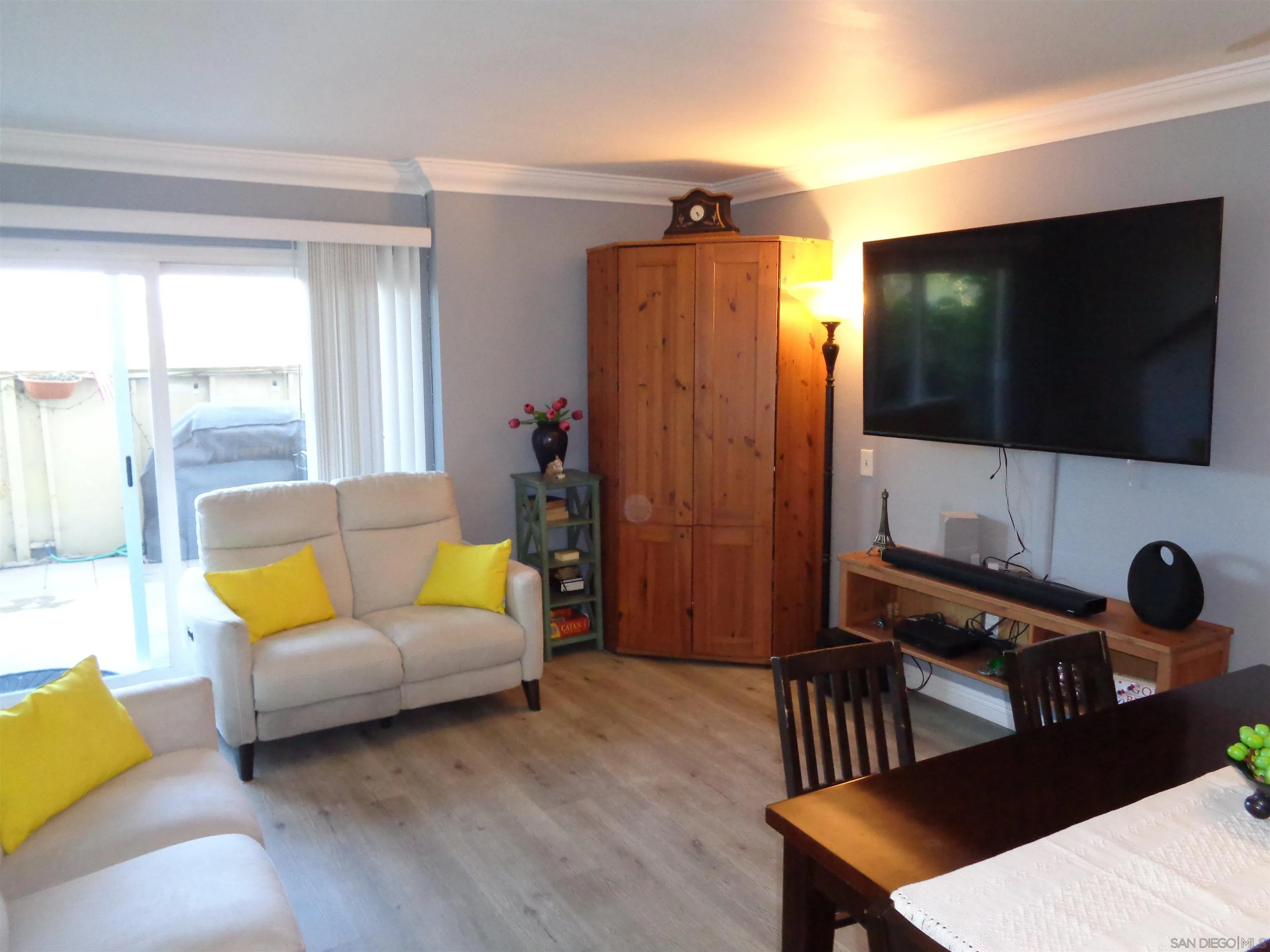 Photo #3: 240026464 Listing 