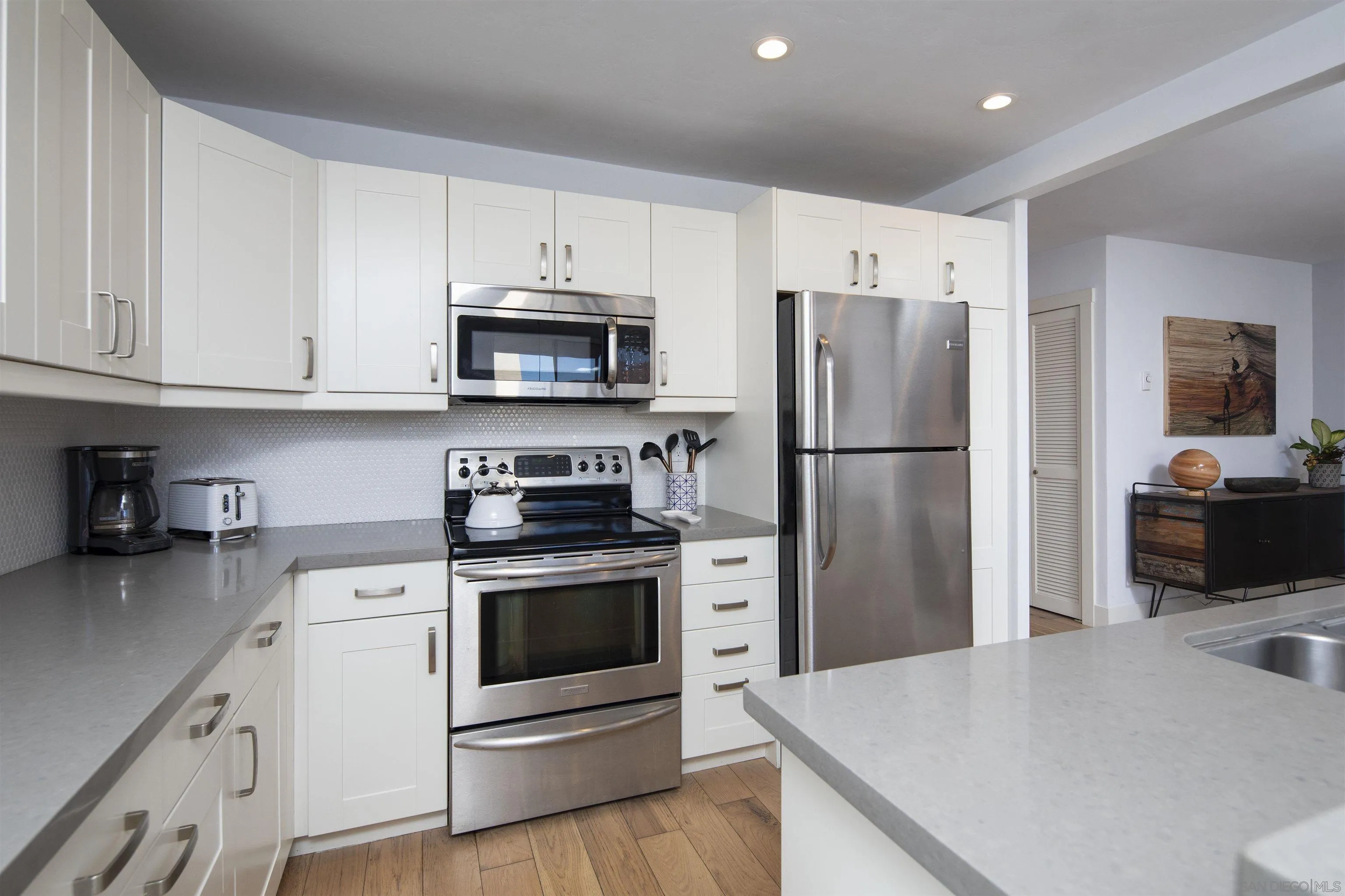 Photo #6: 240026603 Listing 