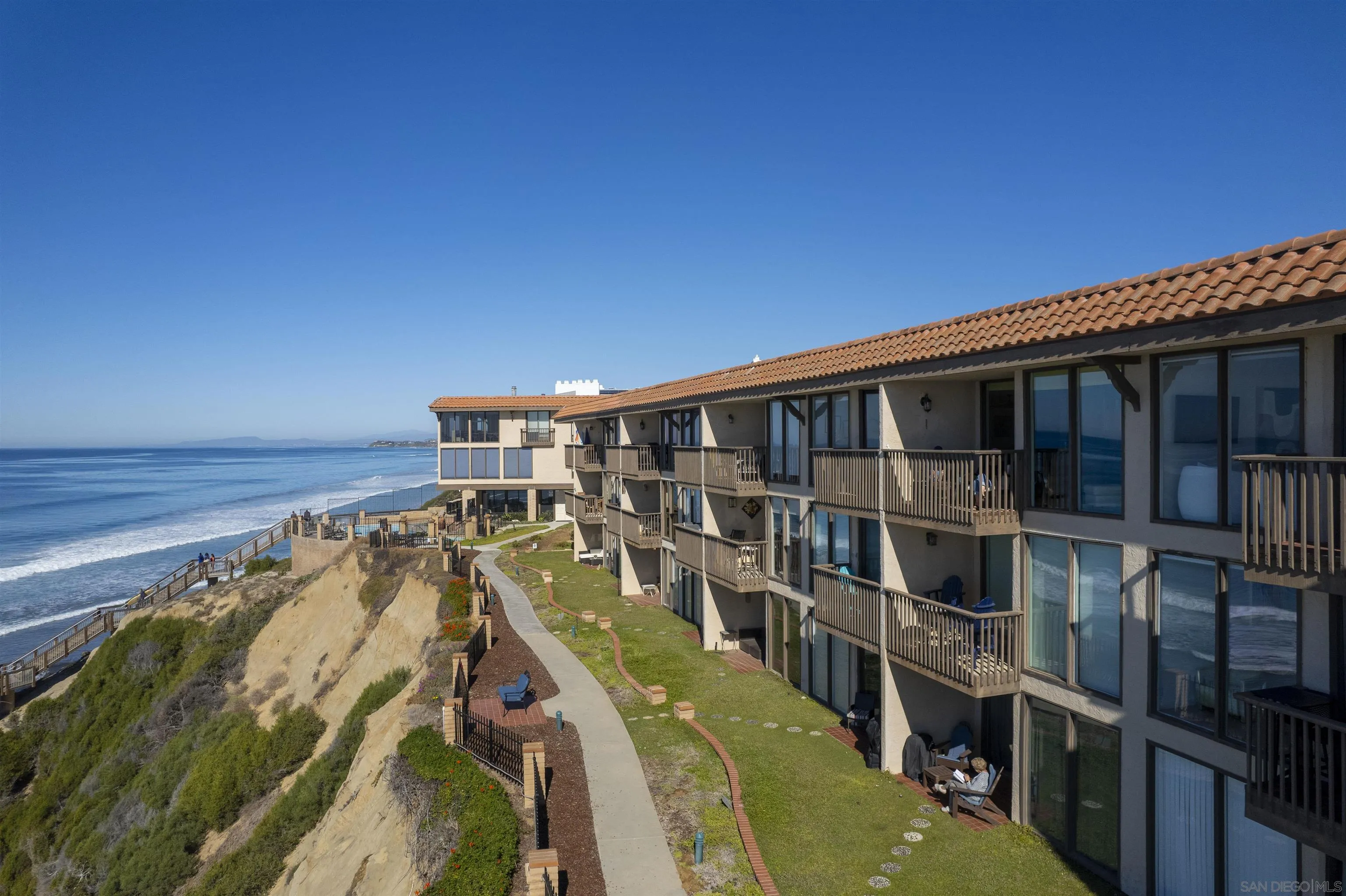 More Details about MLS # 240026603 : 190 DEL MAR SHORES TER UNIT 44, SOLANA BEACH, CA 92075