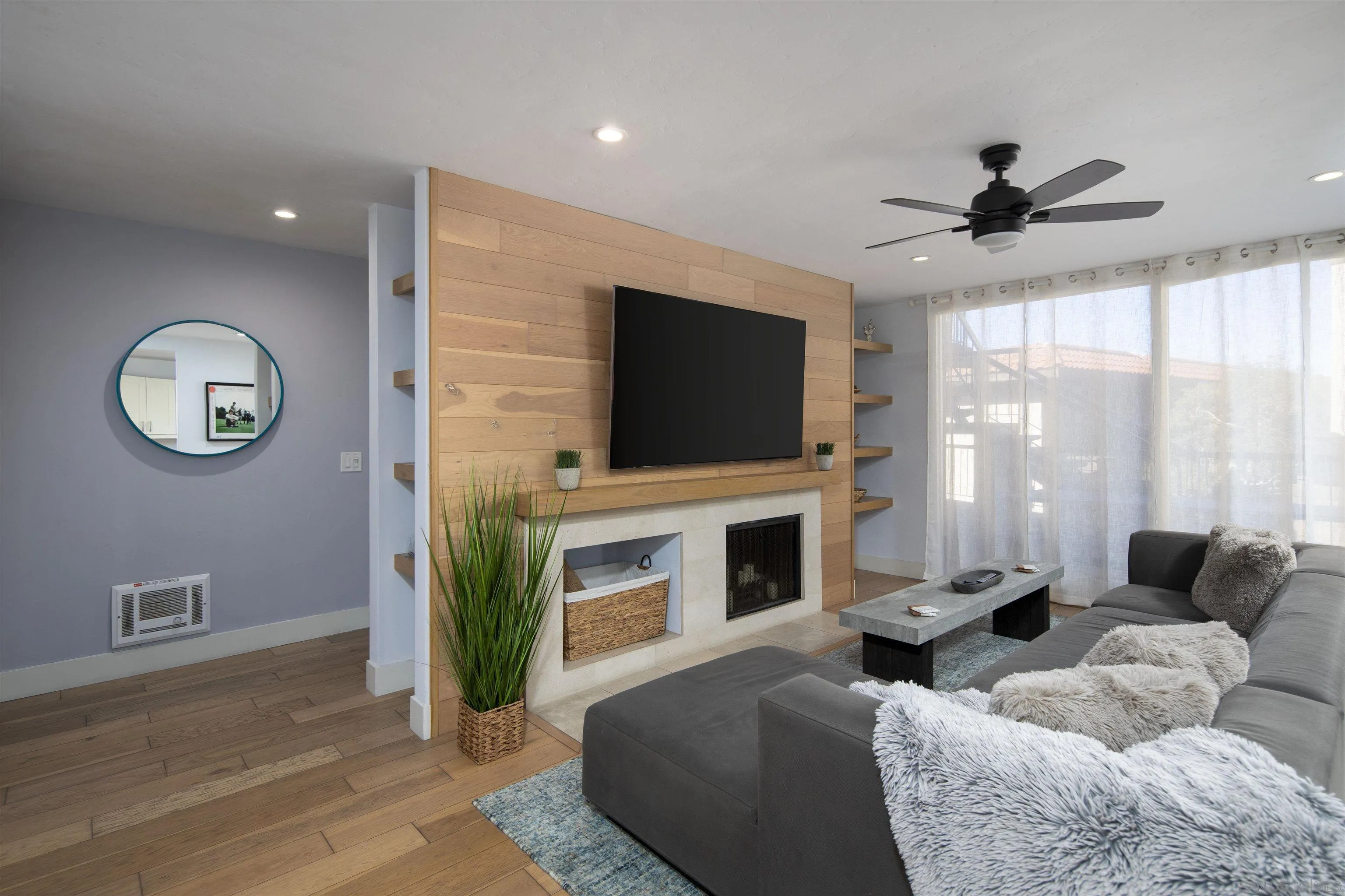Photo #2: 240026603 Listing 