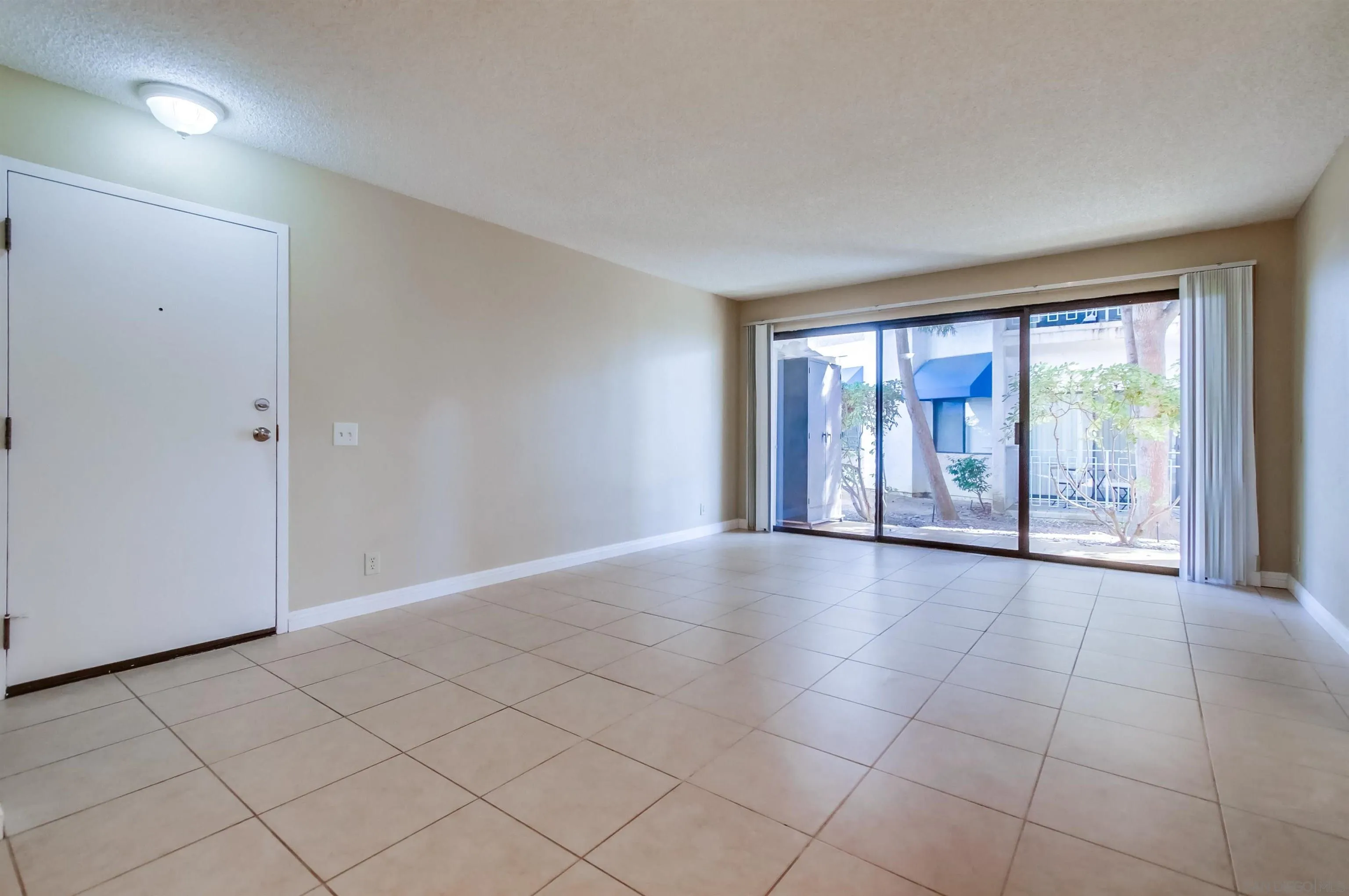 Photo #2: 240026709 Listing 