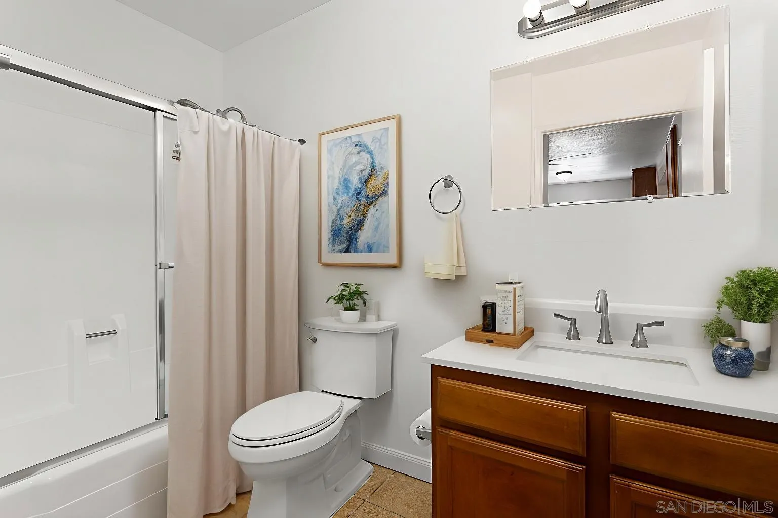 Photo #5: 240026870 Listing 