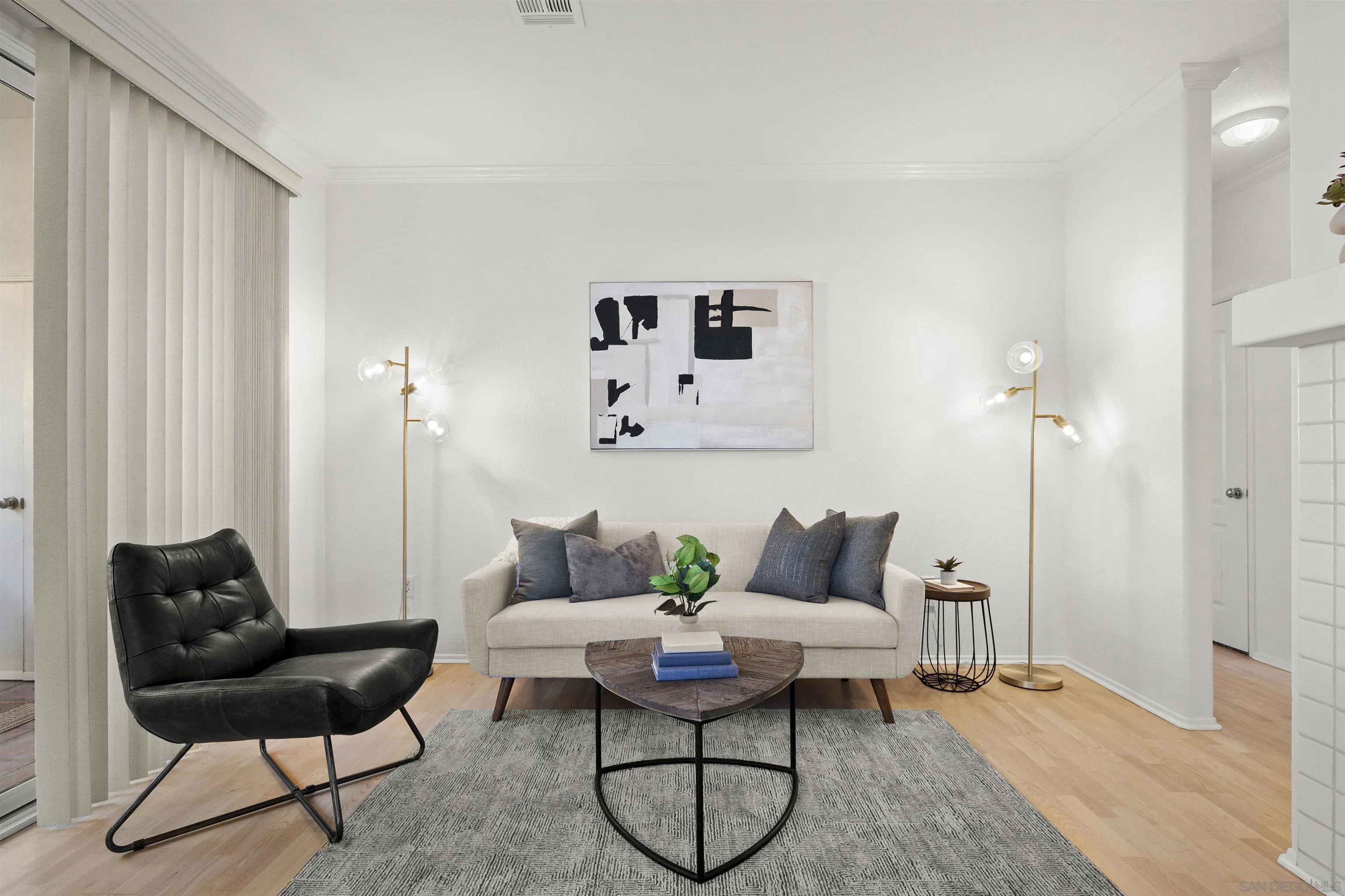 Photo #3: 240026894 Listing 