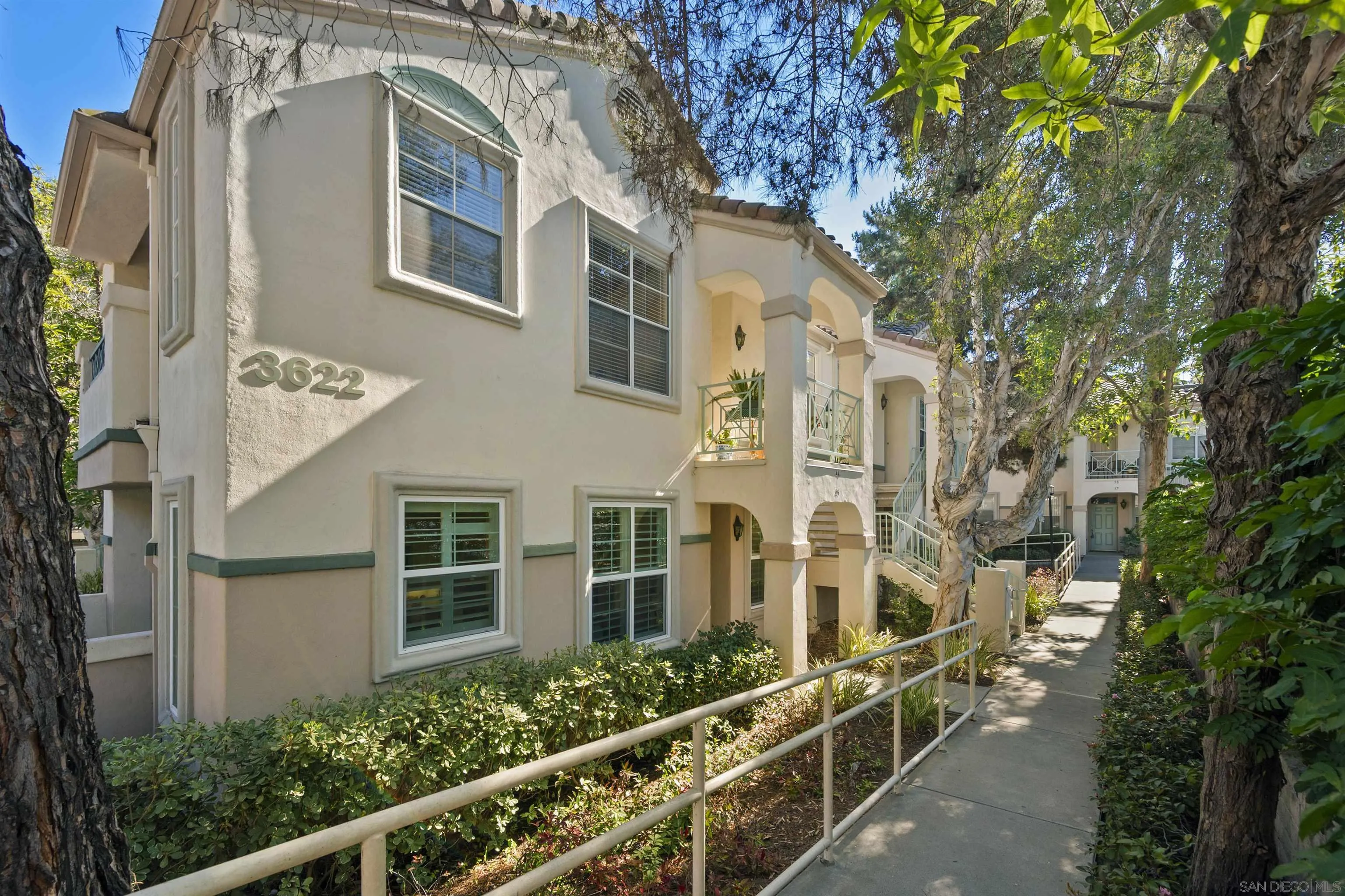 More Details about MLS # 240026894 : 3622 BERNWOOD PLACE UNIT 45