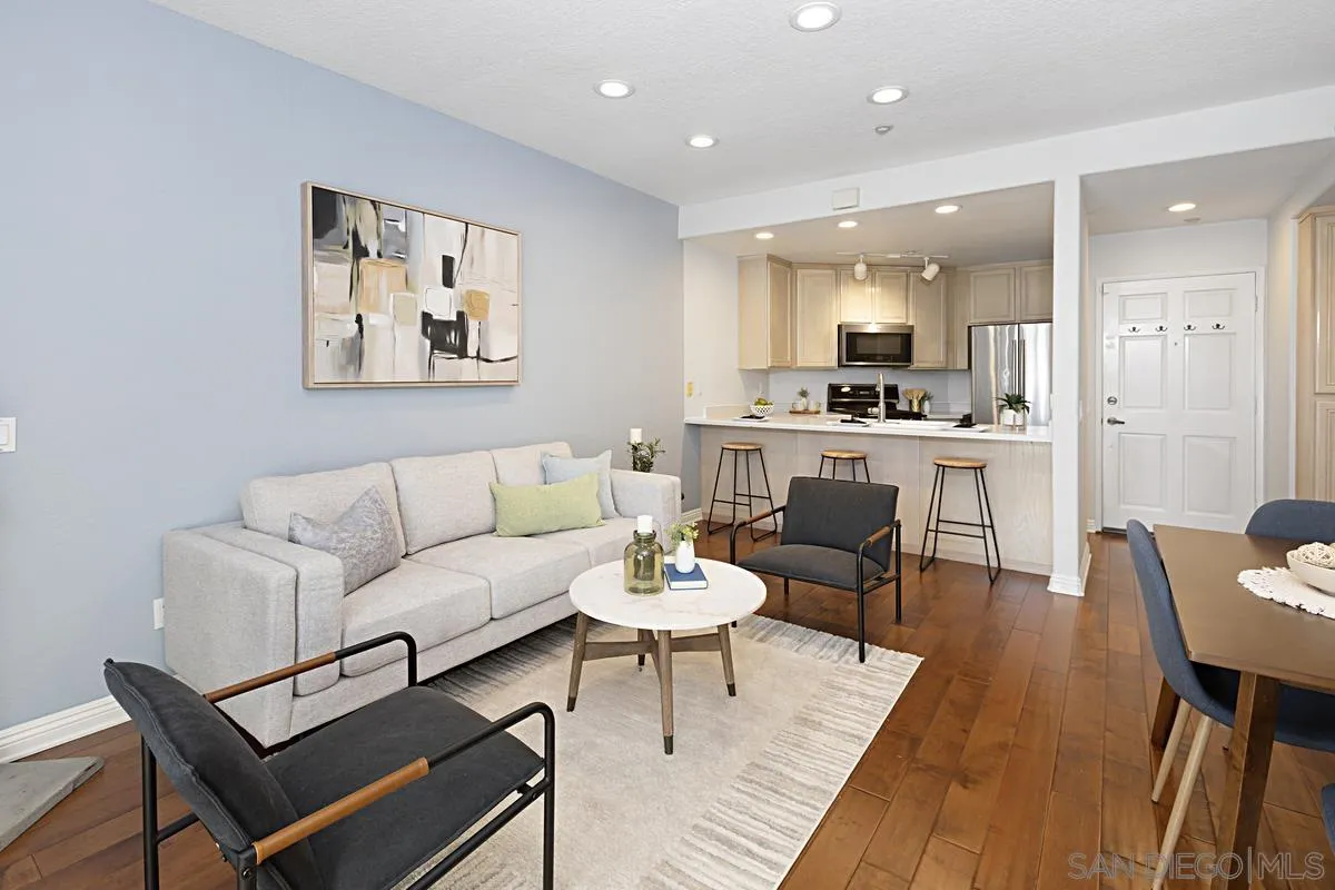 Photo #2: 240026899 Listing 
