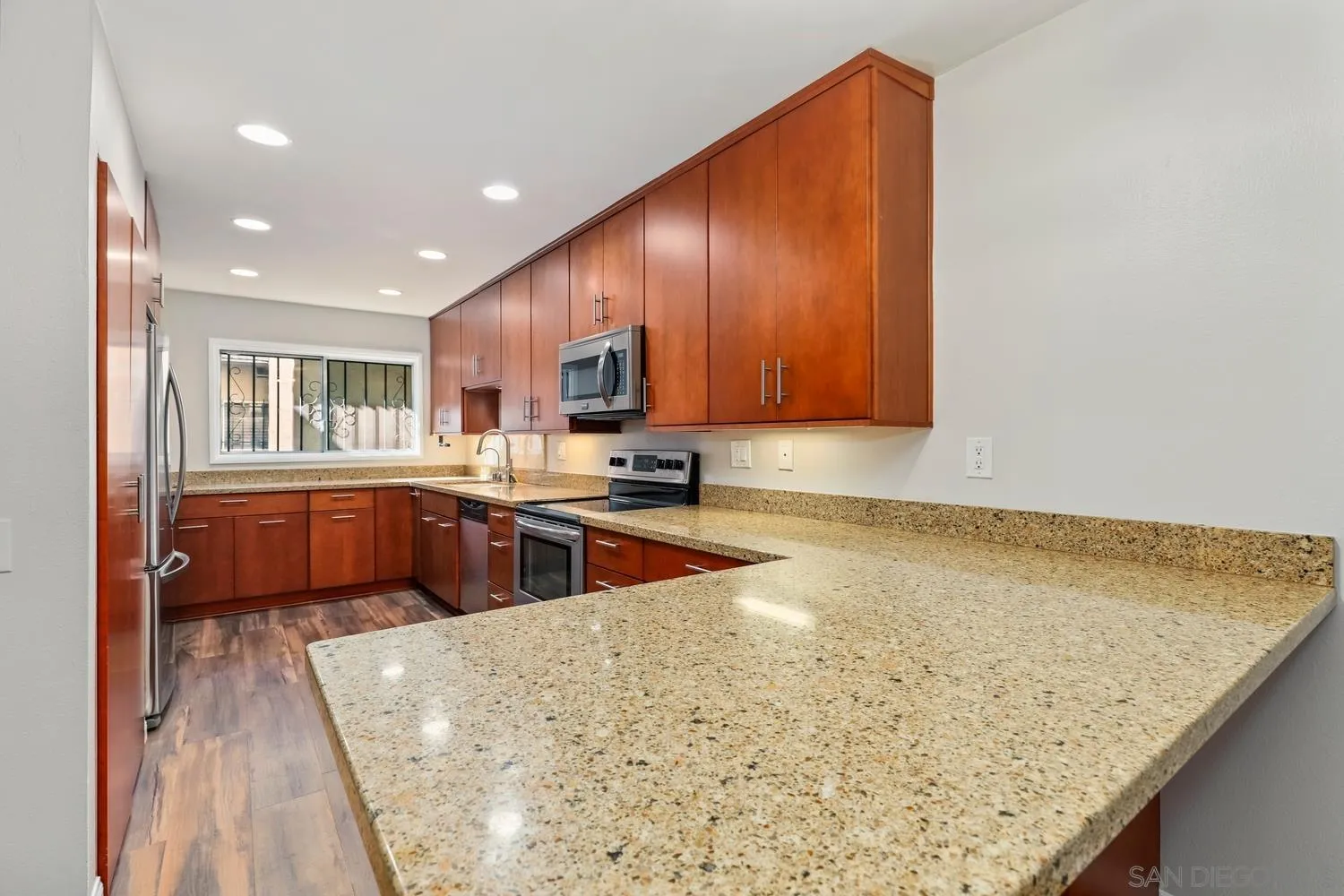 Photo #6: 240026955 Listing 