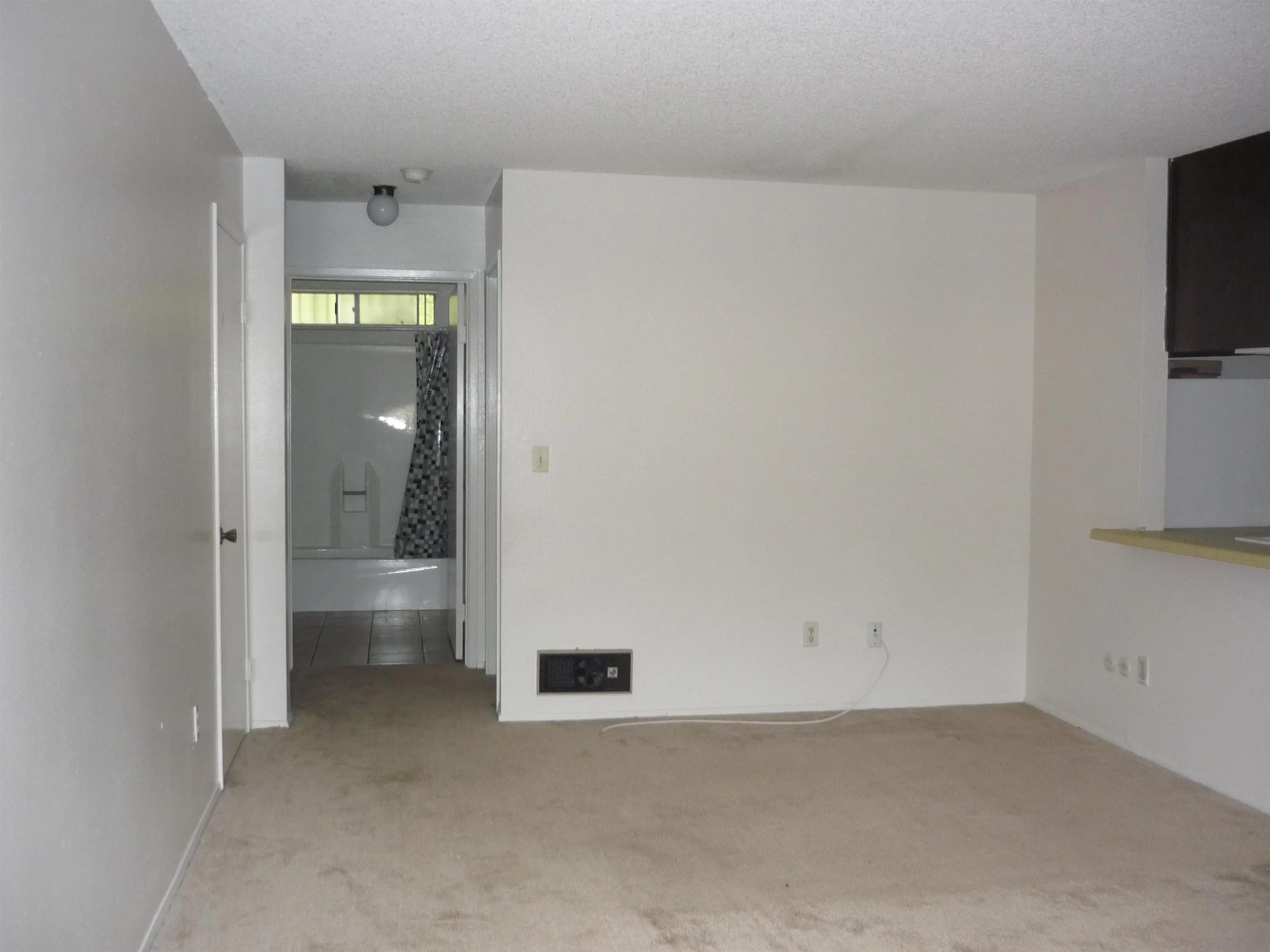 Photo #3: 240027015 Listing 