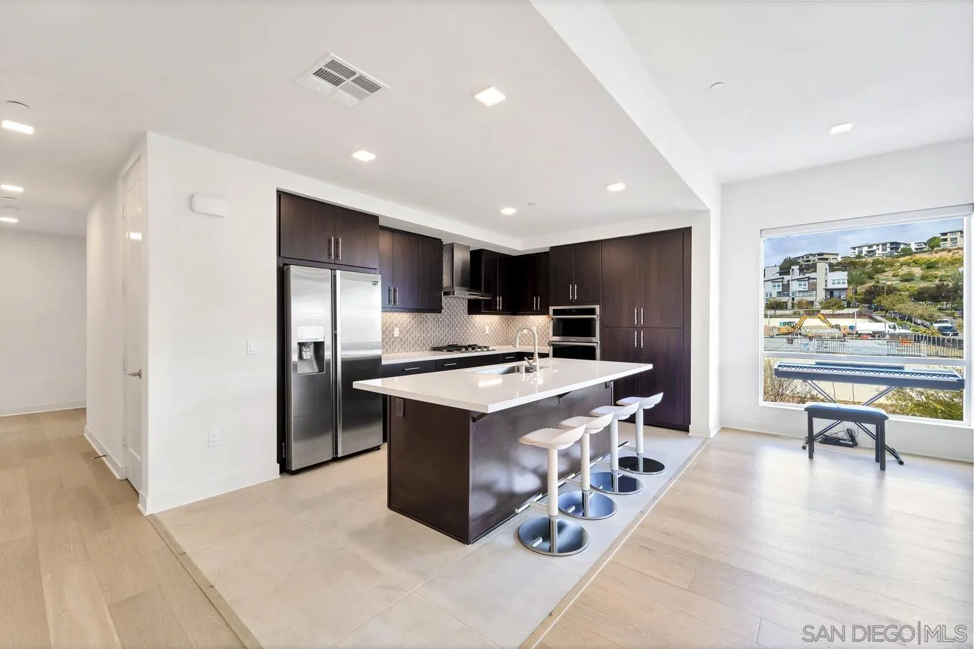 Photo #3: 240027162 Listing 