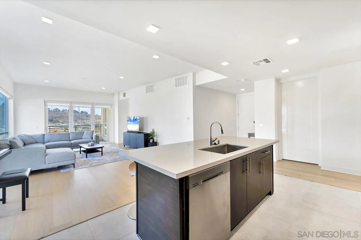 Photo #6: 240027162 Listing 