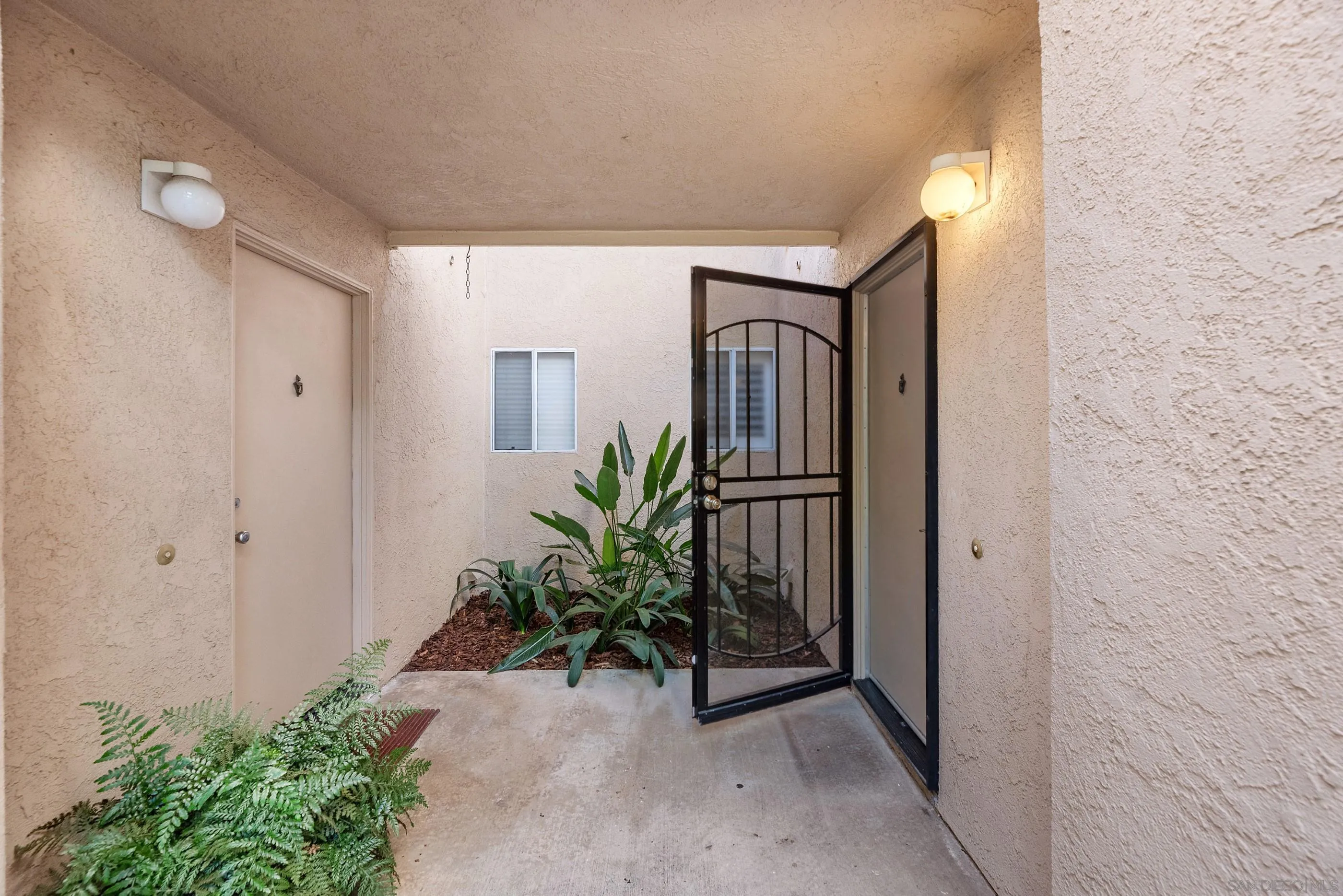 Photo #2: 240027405 Listing 