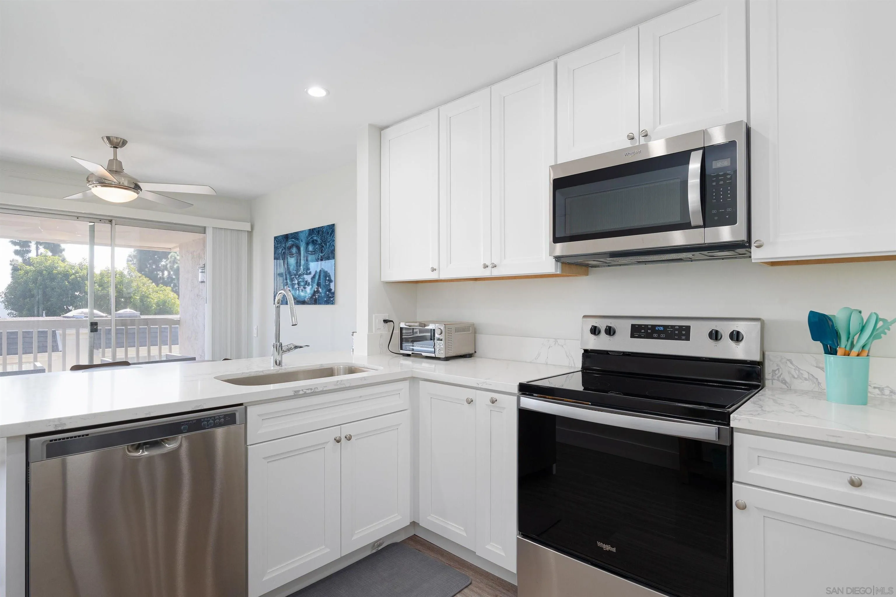 Photo #6: 240027439 Listing 