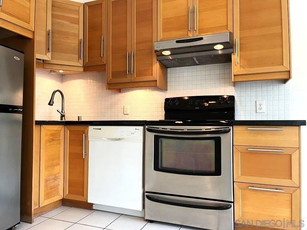 Photo #4: 240027548 Listing 