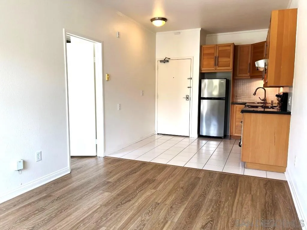Photo #3: 240027548 Listing 