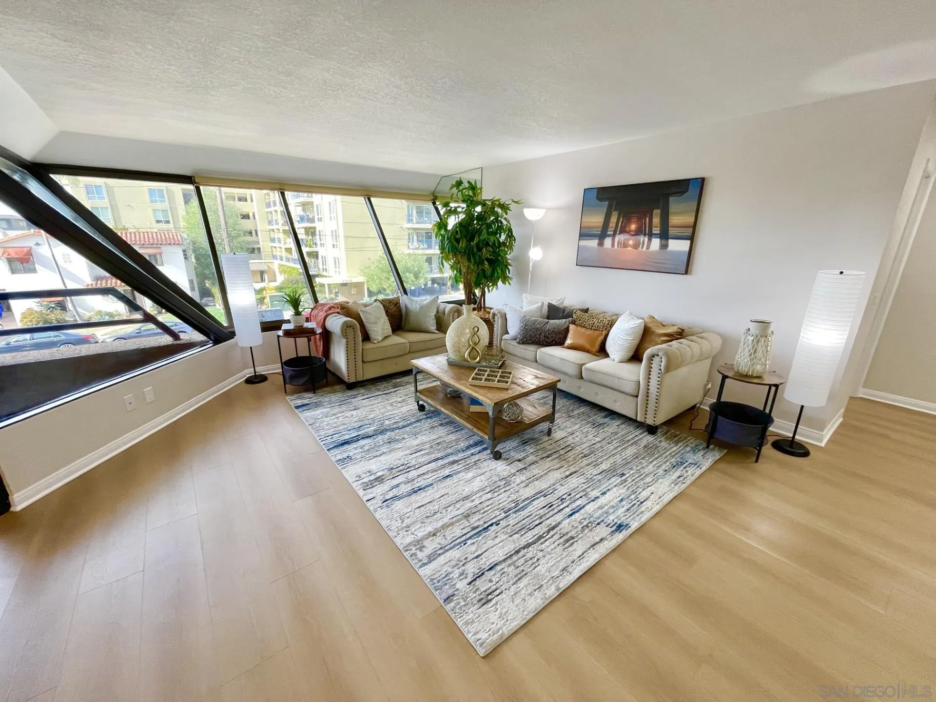 Photo #4: 240027553 Listing 